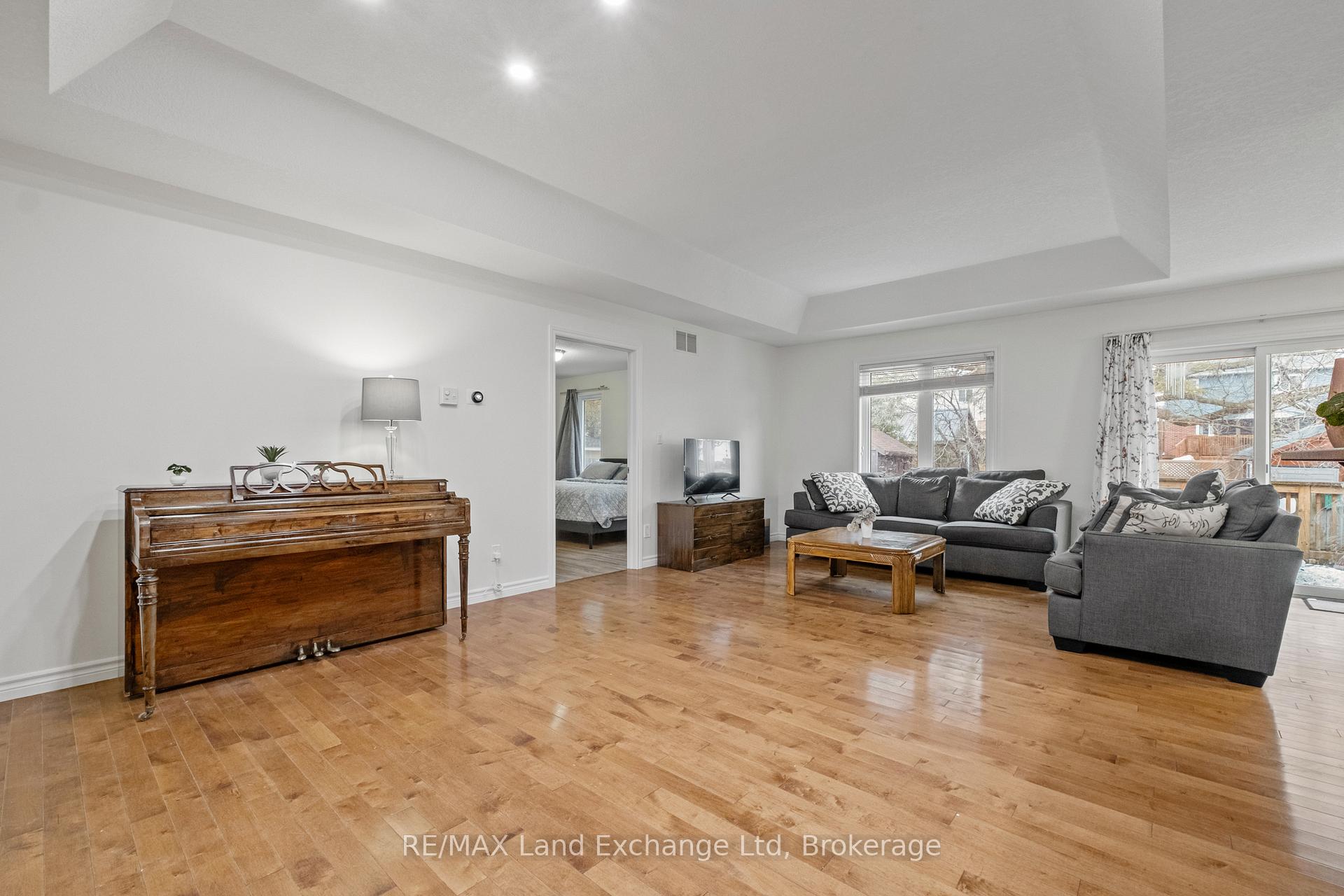 Photo 6 of 401 Carling Terrace, North Huron, Wingham — HOMEH