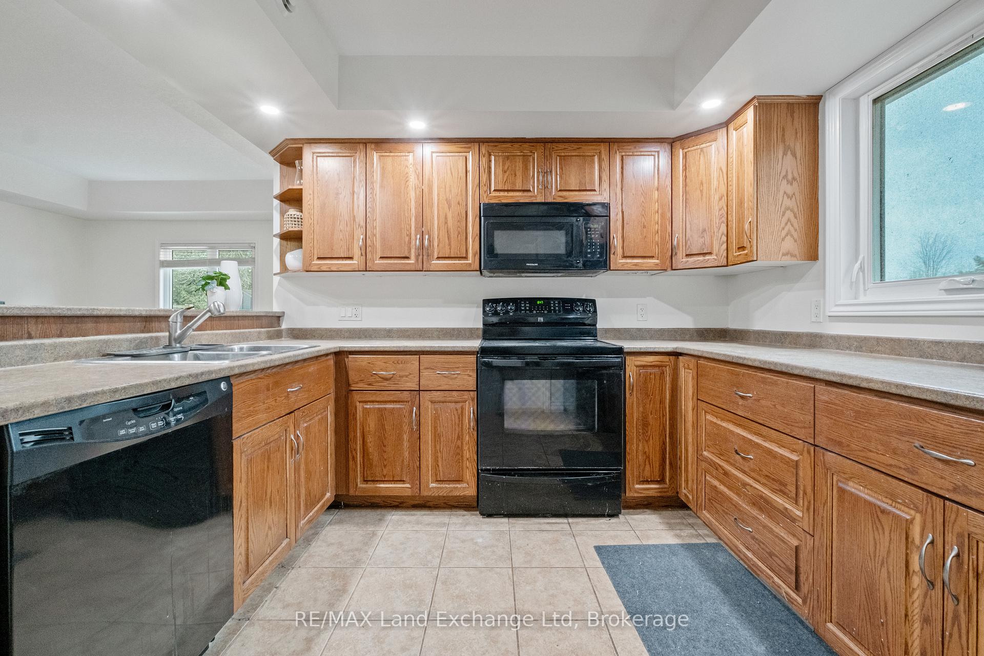 Photo 11 of 401 Carling Terrace, North Huron, Wingham — HOMEH