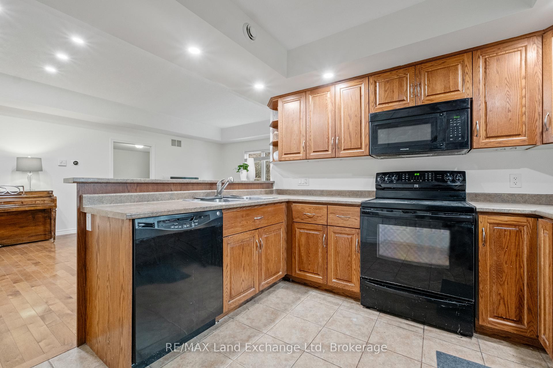 Photo 12 of 401 Carling Terrace, North Huron, Wingham — HOMEH