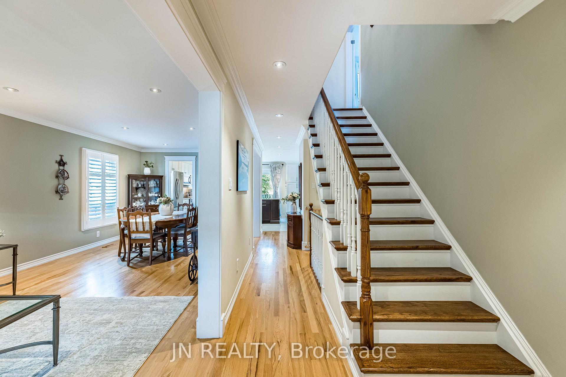 Photo 7 of 2 Nimrod Crescent, Brampton, Westgate — HOMEH