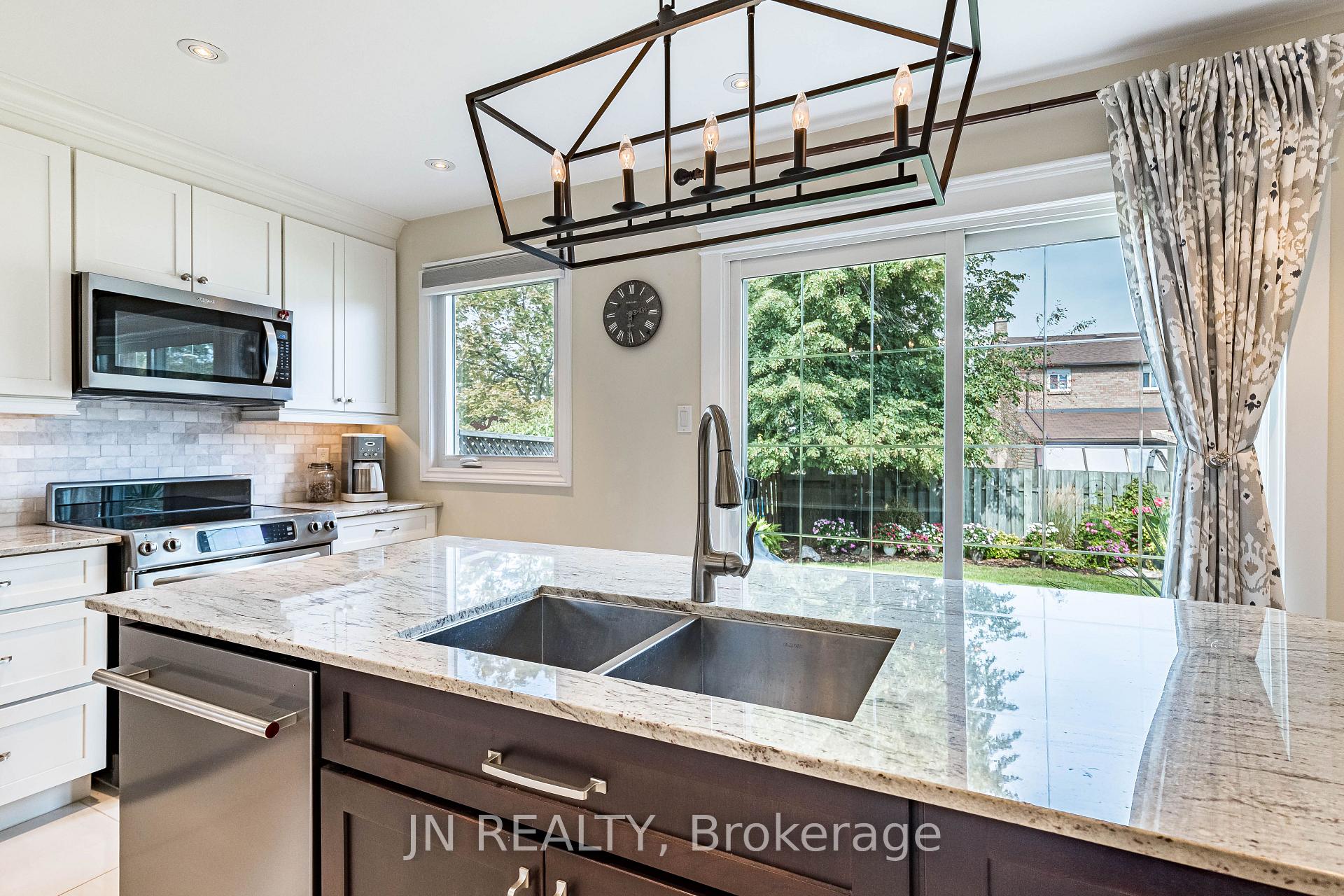 Photo 20 of 2 Nimrod Crescent, Brampton, Westgate — HOMEH