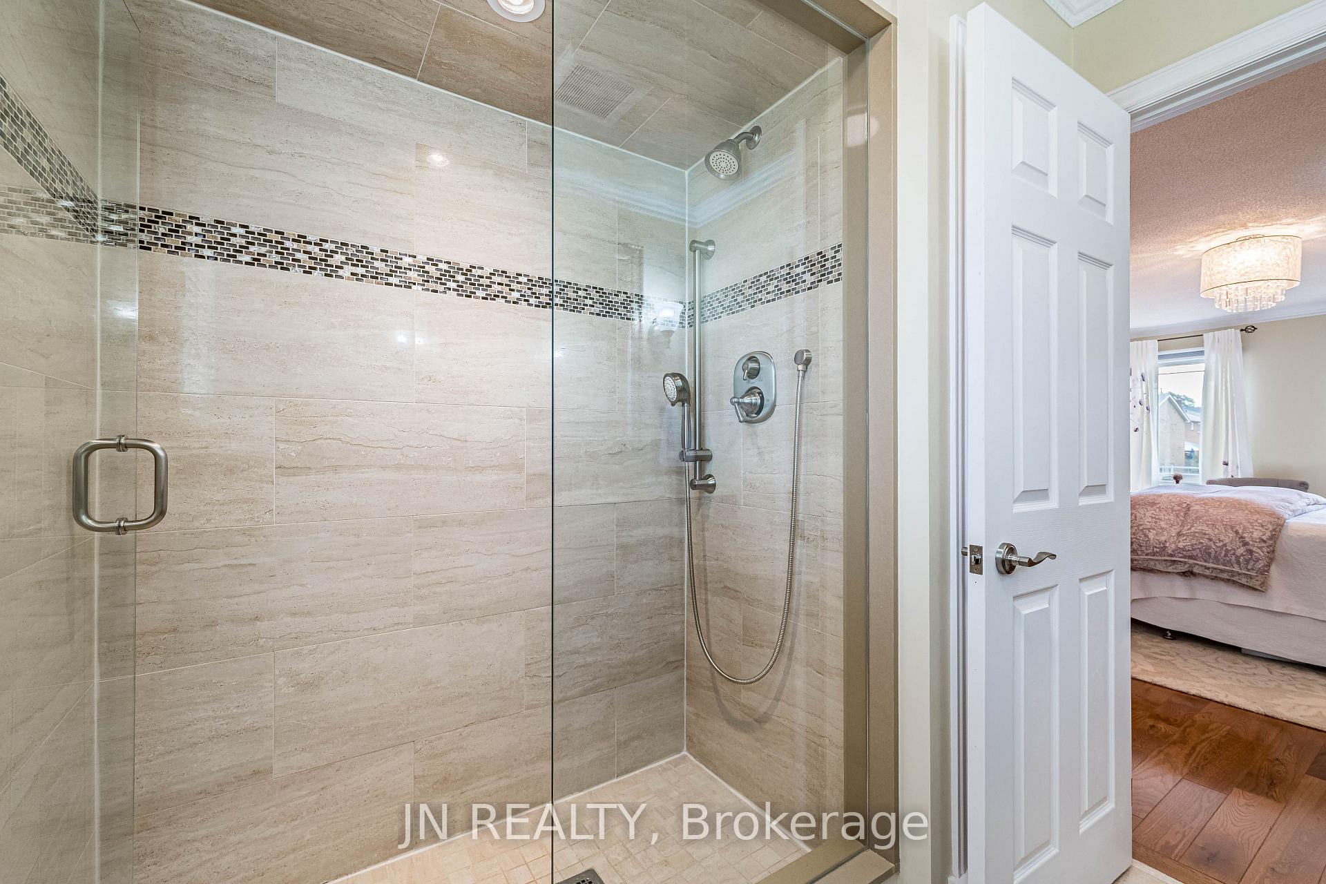 Photo 34 of 2 Nimrod Crescent, Brampton, Westgate — HOMEH