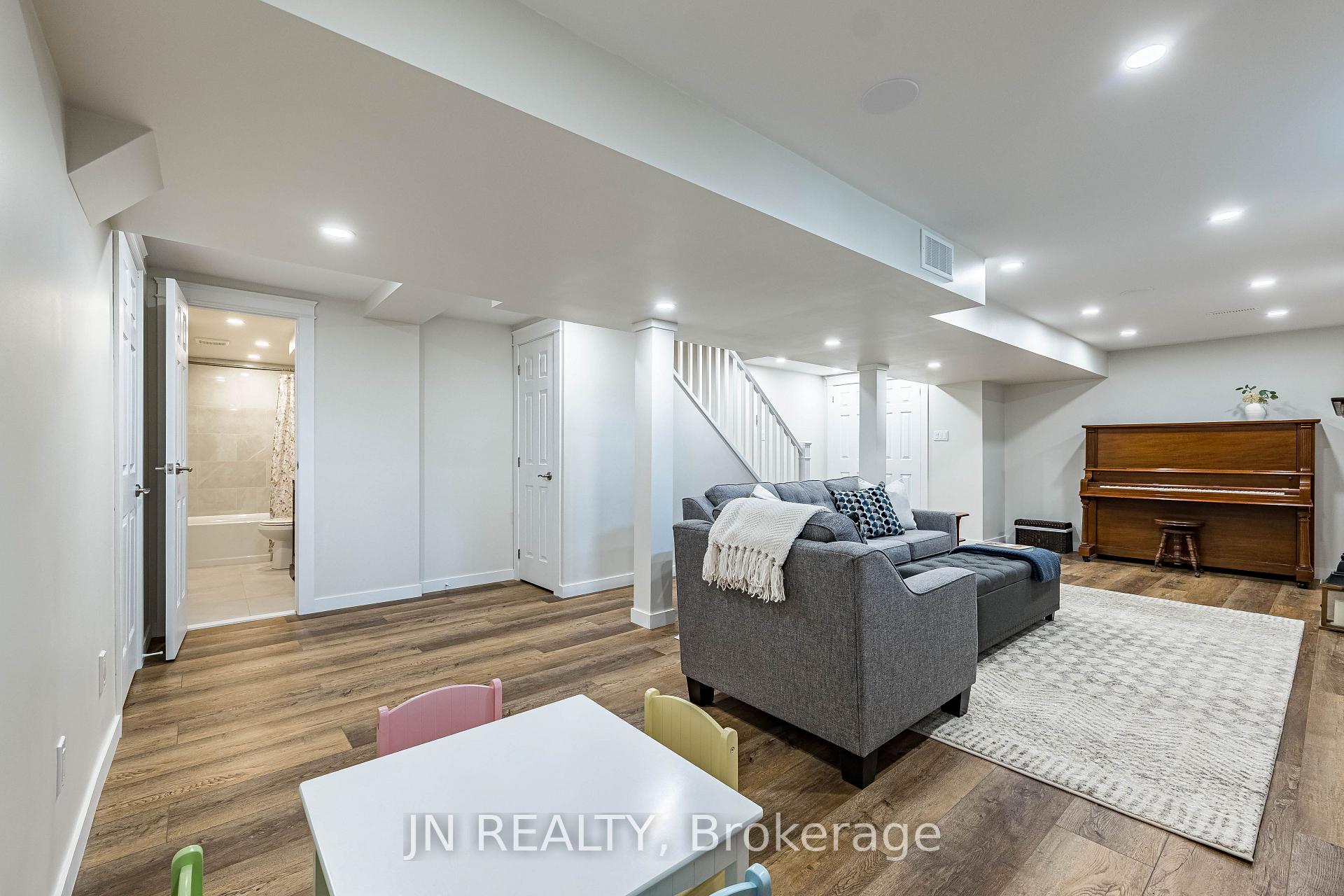 Photo 44 of 2 Nimrod Crescent, Brampton, Westgate — HOMEH