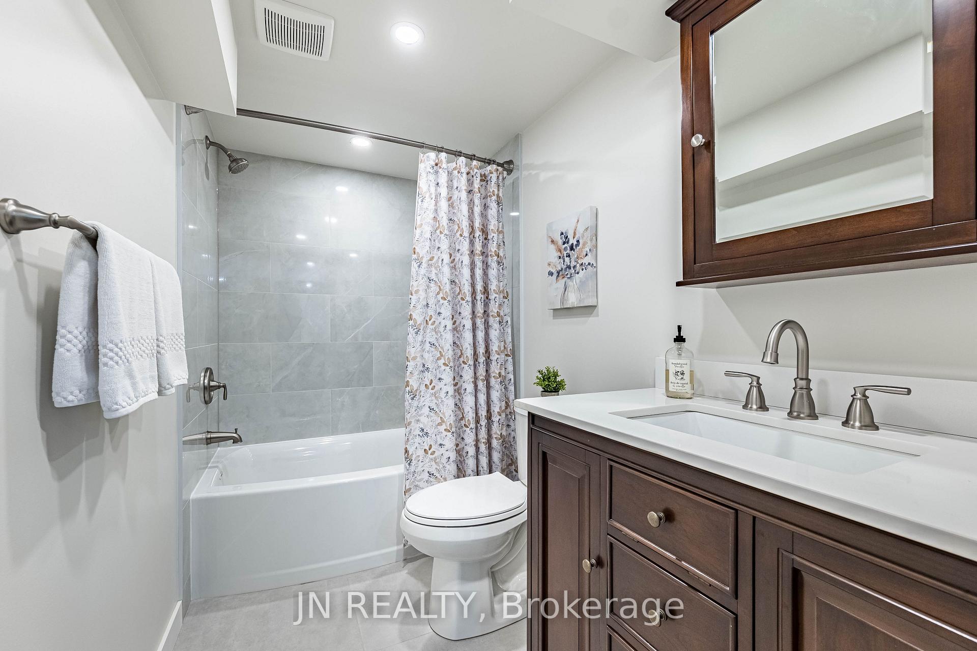 Photo 45 of 2 Nimrod Crescent, Brampton, Westgate — HOMEH