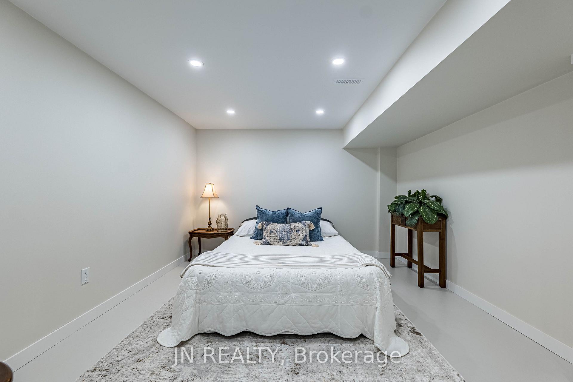 Photo 46 of 2 Nimrod Crescent, Brampton, Westgate — HOMEH
