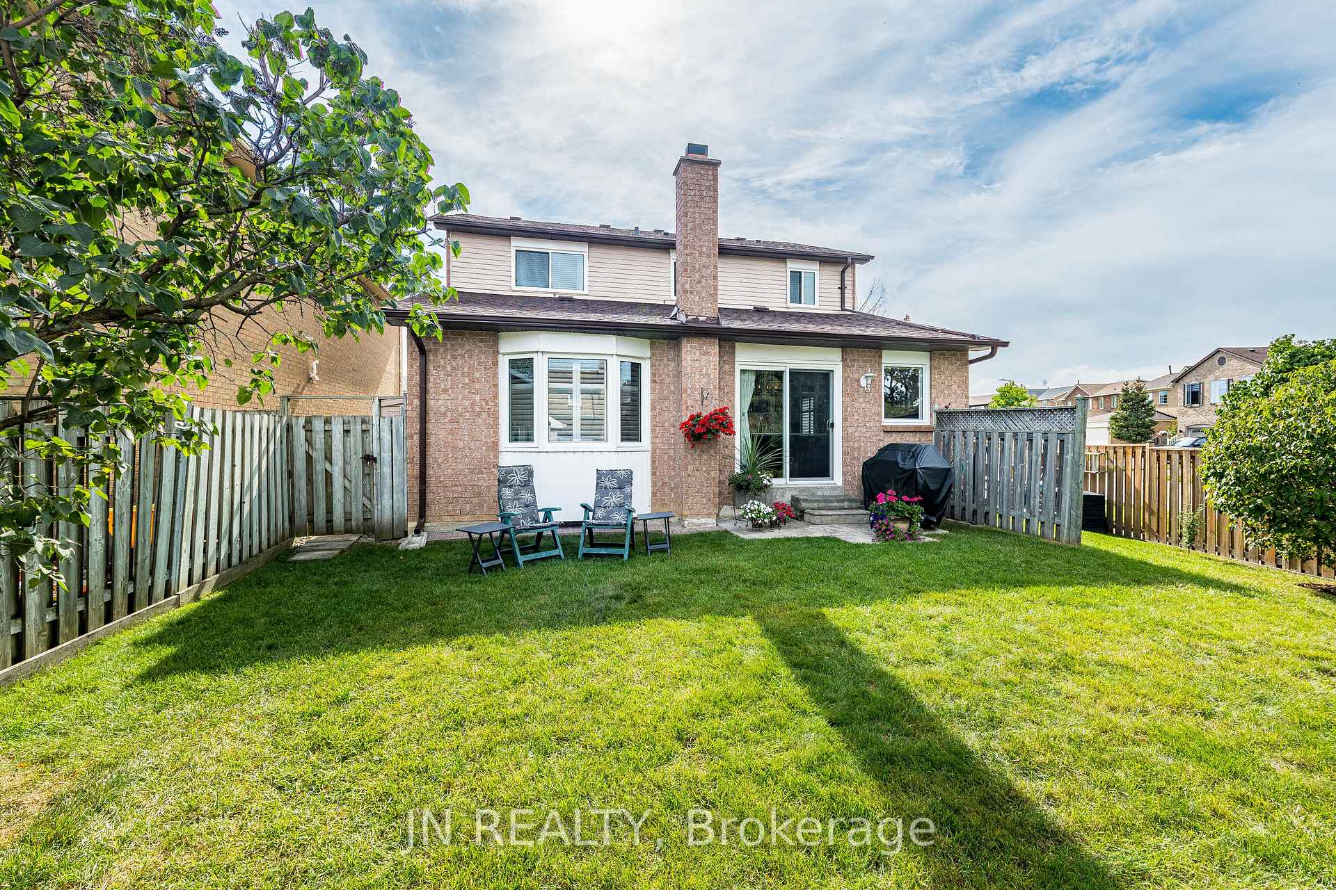Photo 49 of 2 Nimrod Crescent, Brampton, Westgate — HOMEH