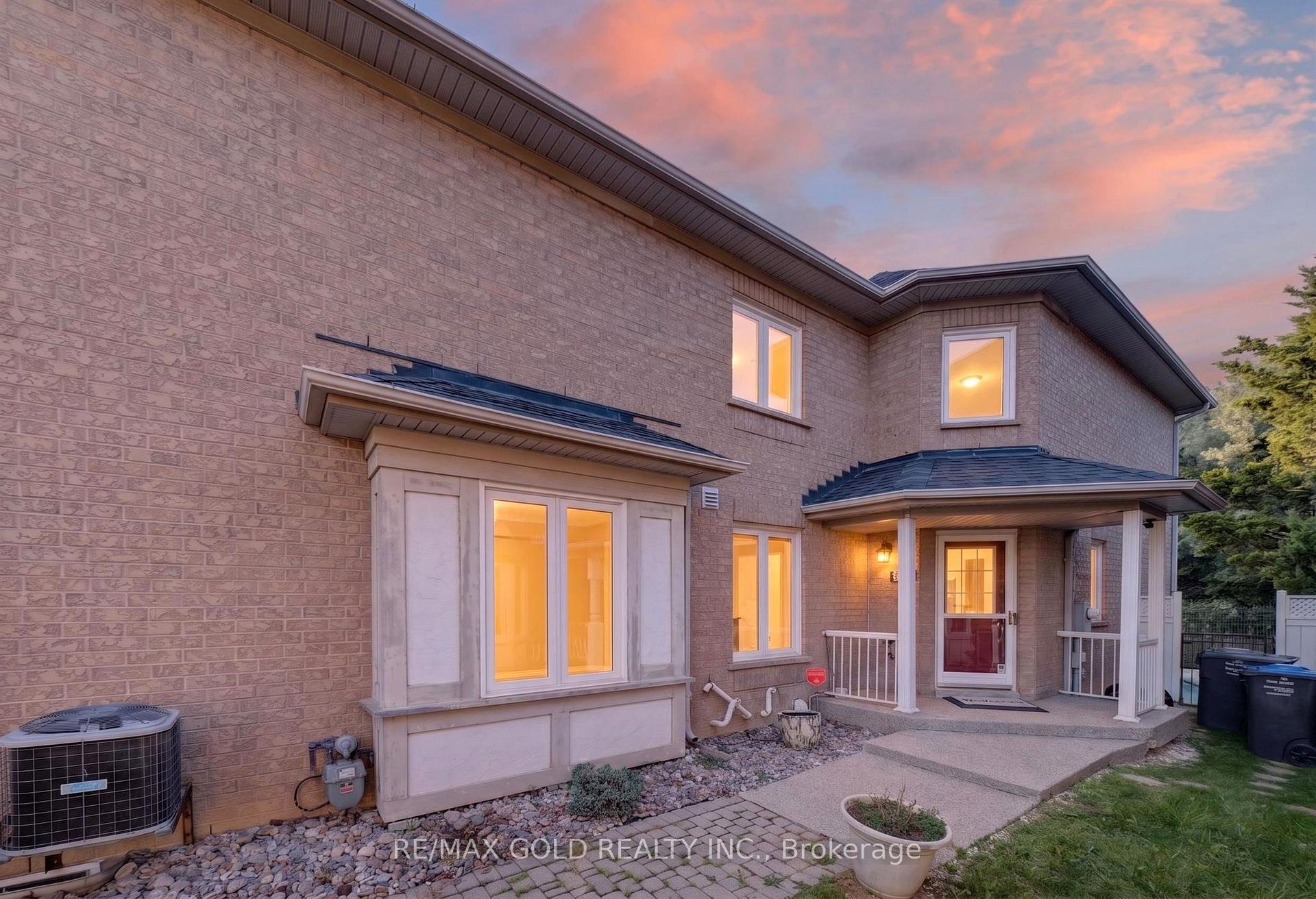 Photo 2 of 142 Pressed Brick Drive, Brampton, Brampton North — HOMEH