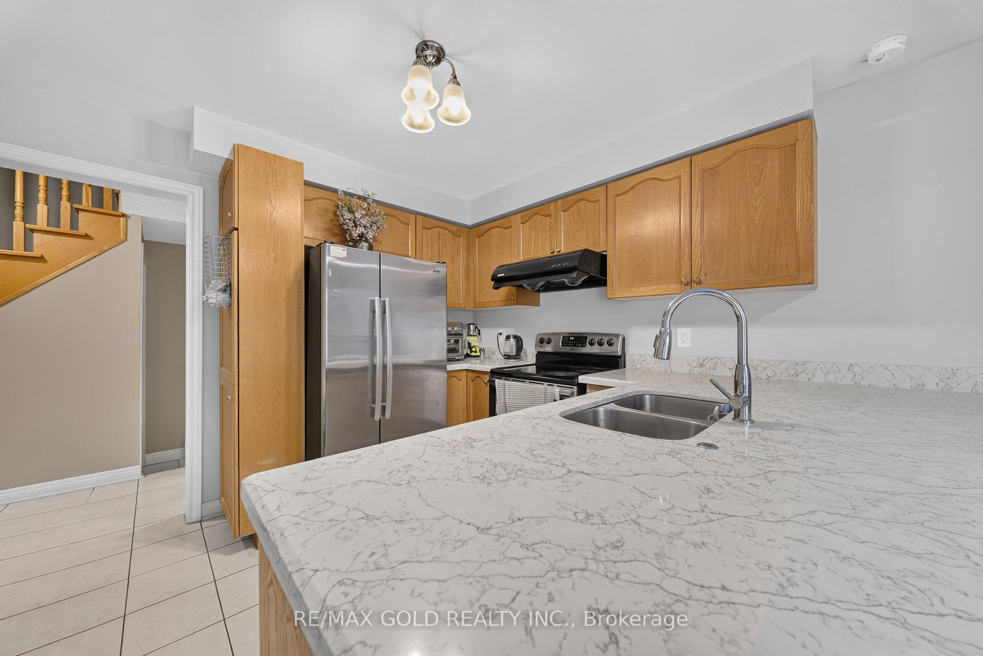 Photo 11 of 142 Pressed Brick Drive, Brampton, Brampton North — HOMEH
