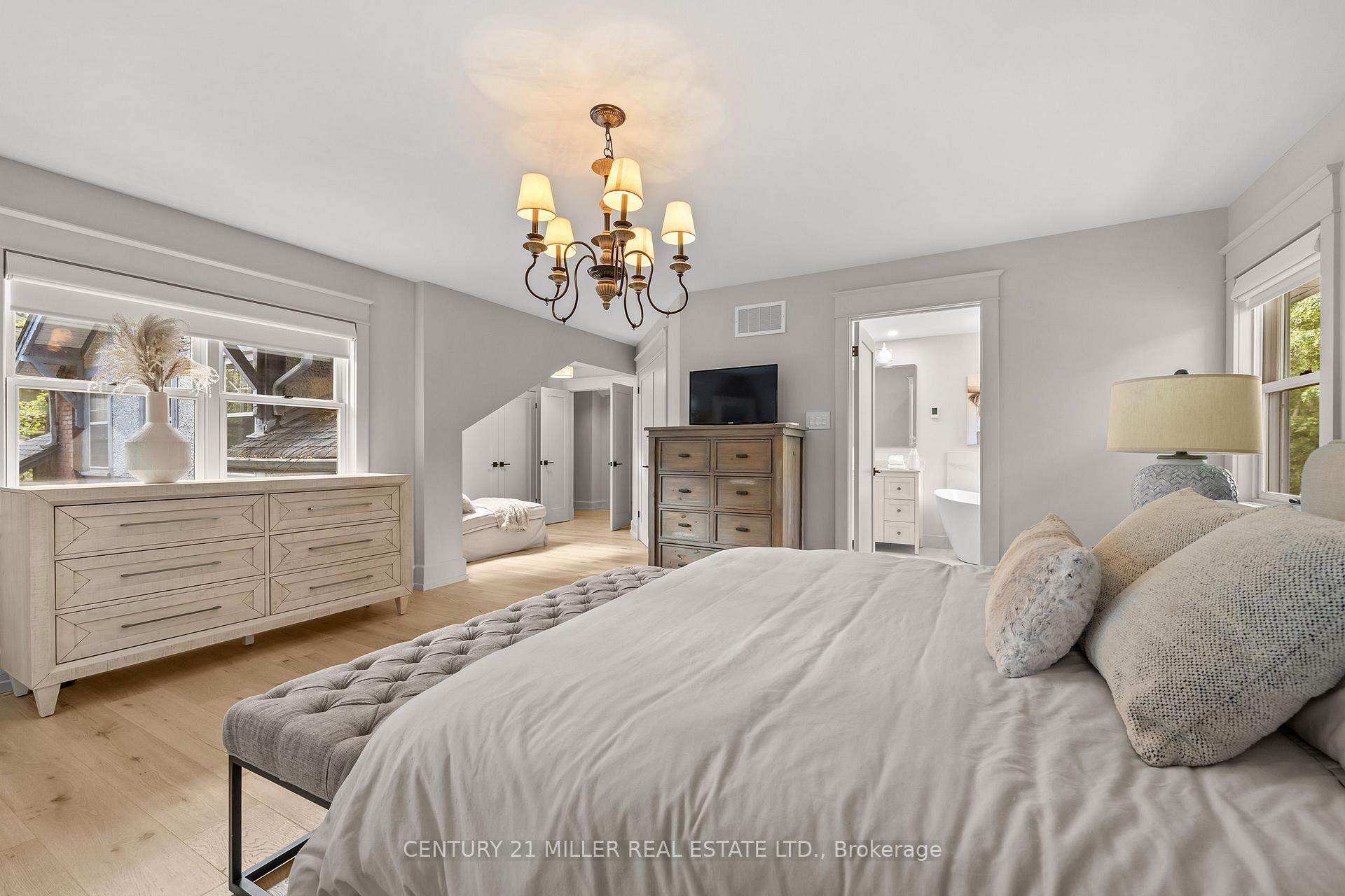 Photo 39 of 139 Allan Street, Oakville, Old Oakville — HOMEH