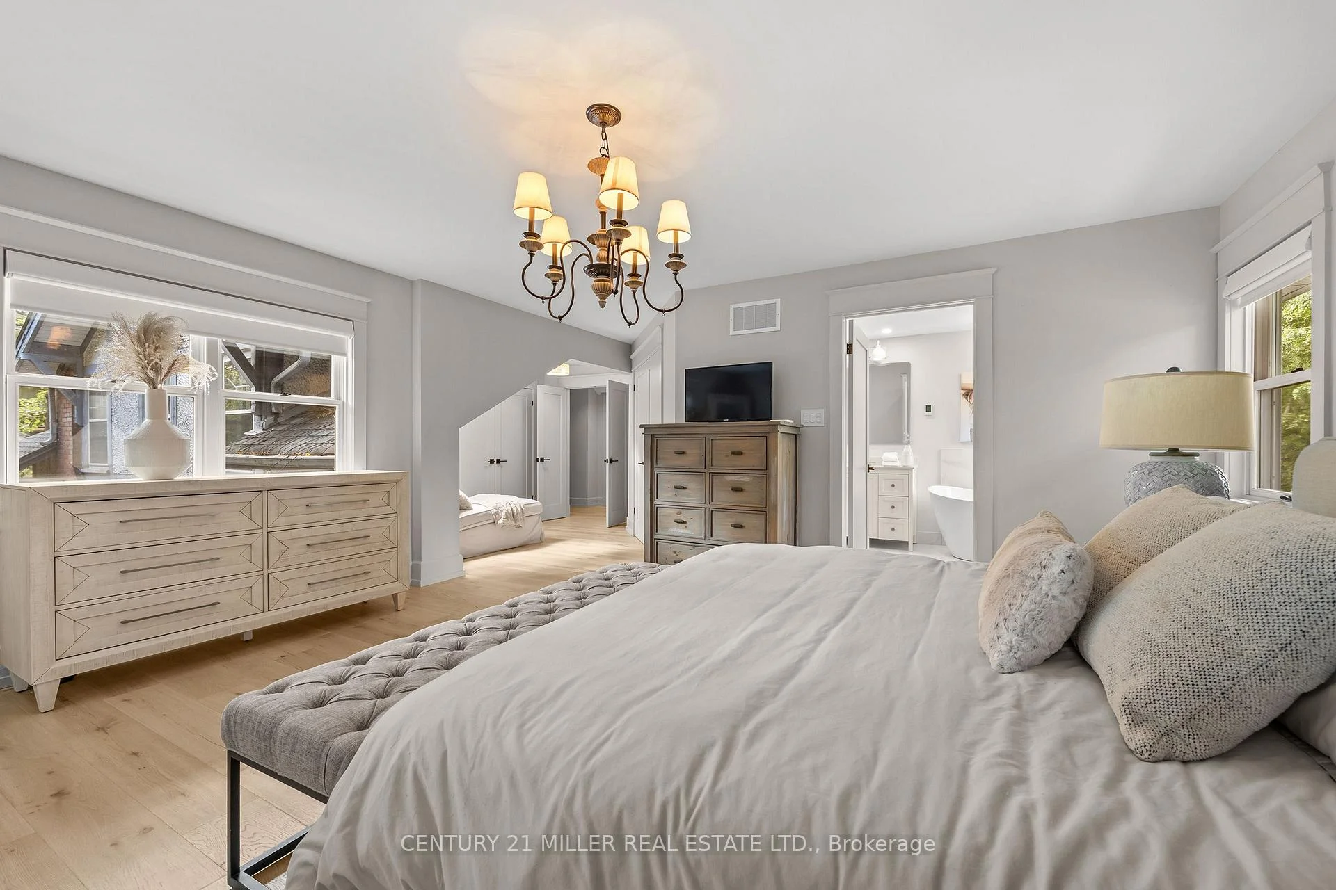 Photo 42 of 139 Allan Street, Oakville, Old Oakville — HOMEH
