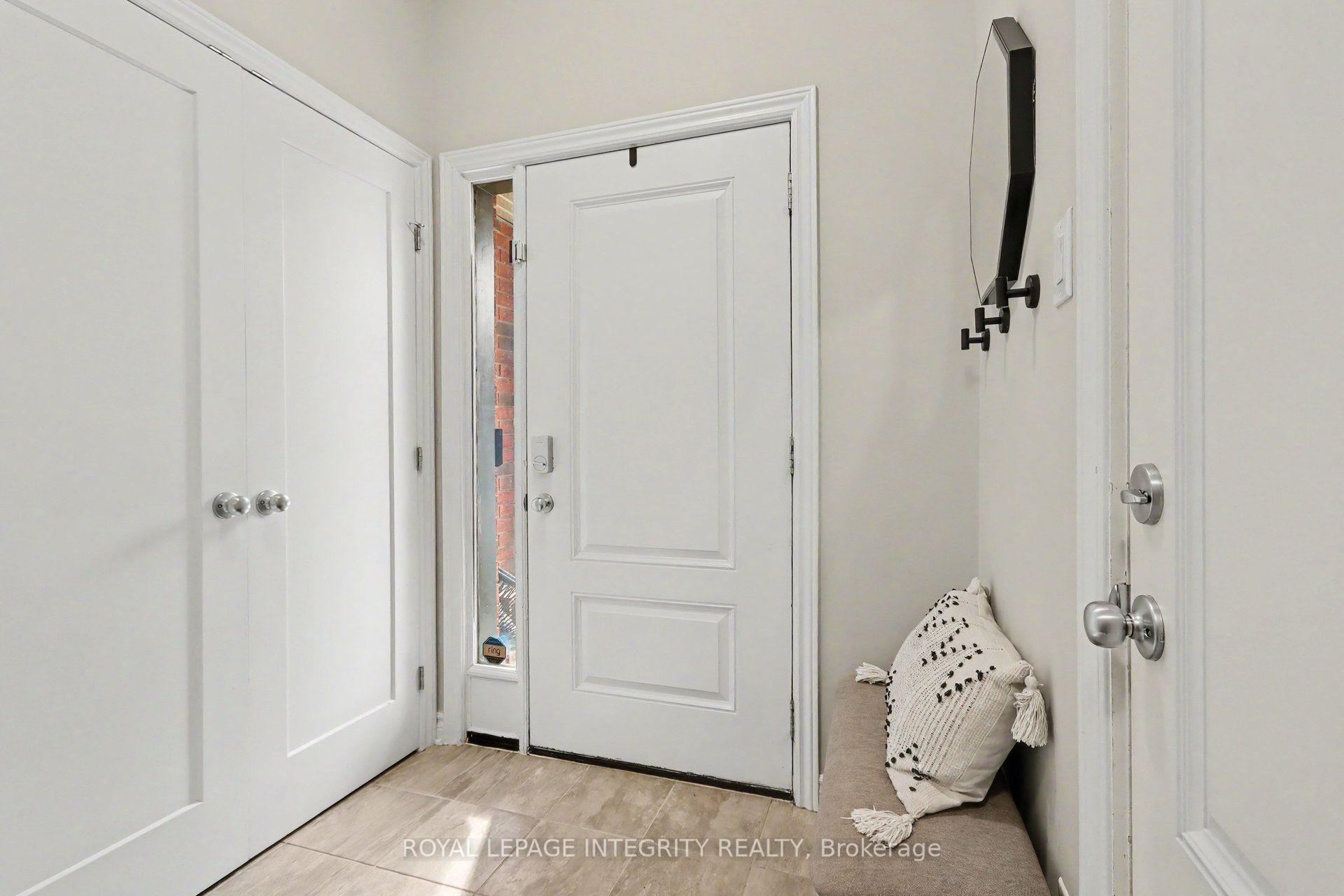 Photo 3 of 286 Fergus Crescent, Ottawa, Barrhaven - Cedargrove/Fraserdale — HOMEH
