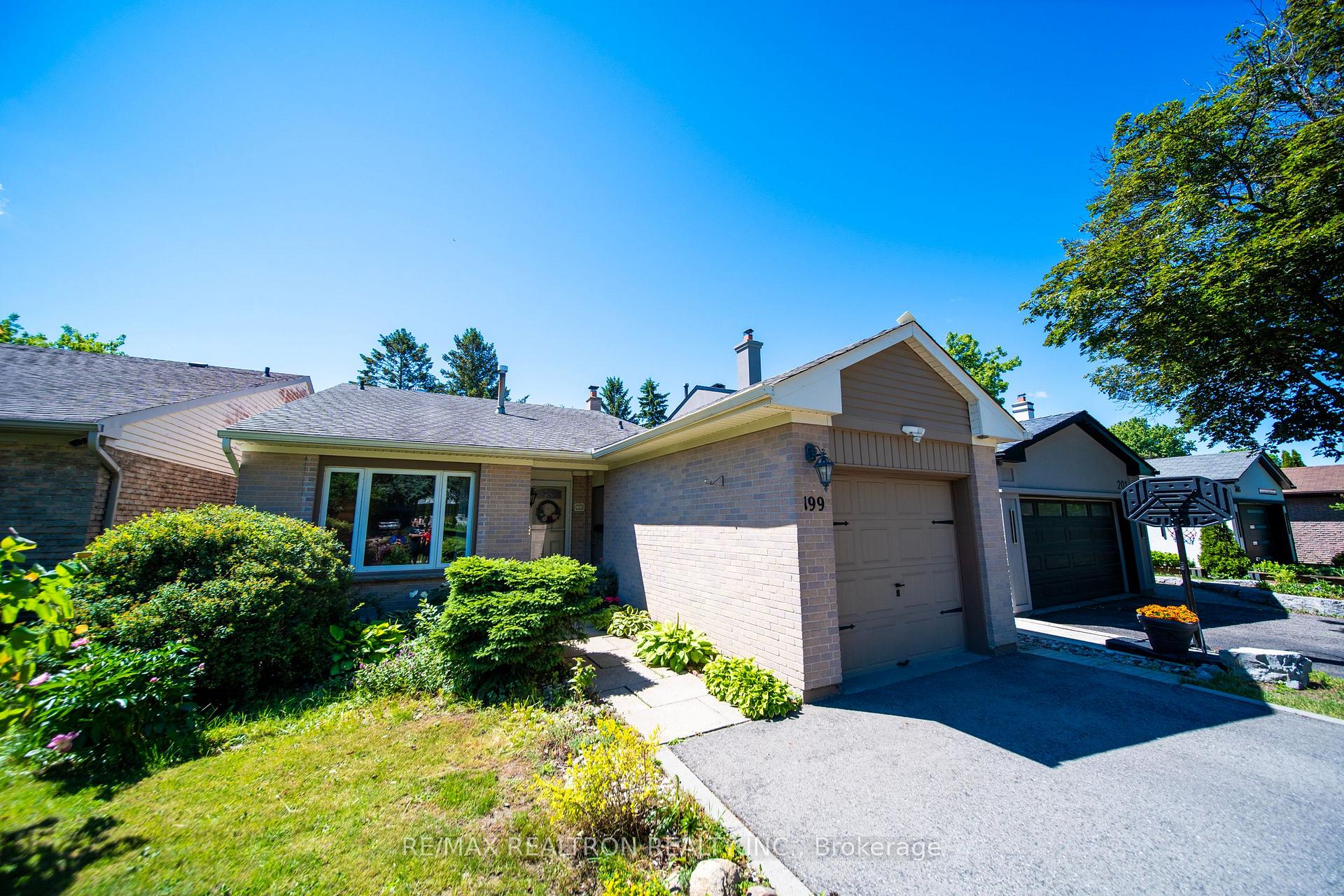 Photo 5 of 199 Weldrick Road W, Richmond Hill, North Richvale — HOMEH