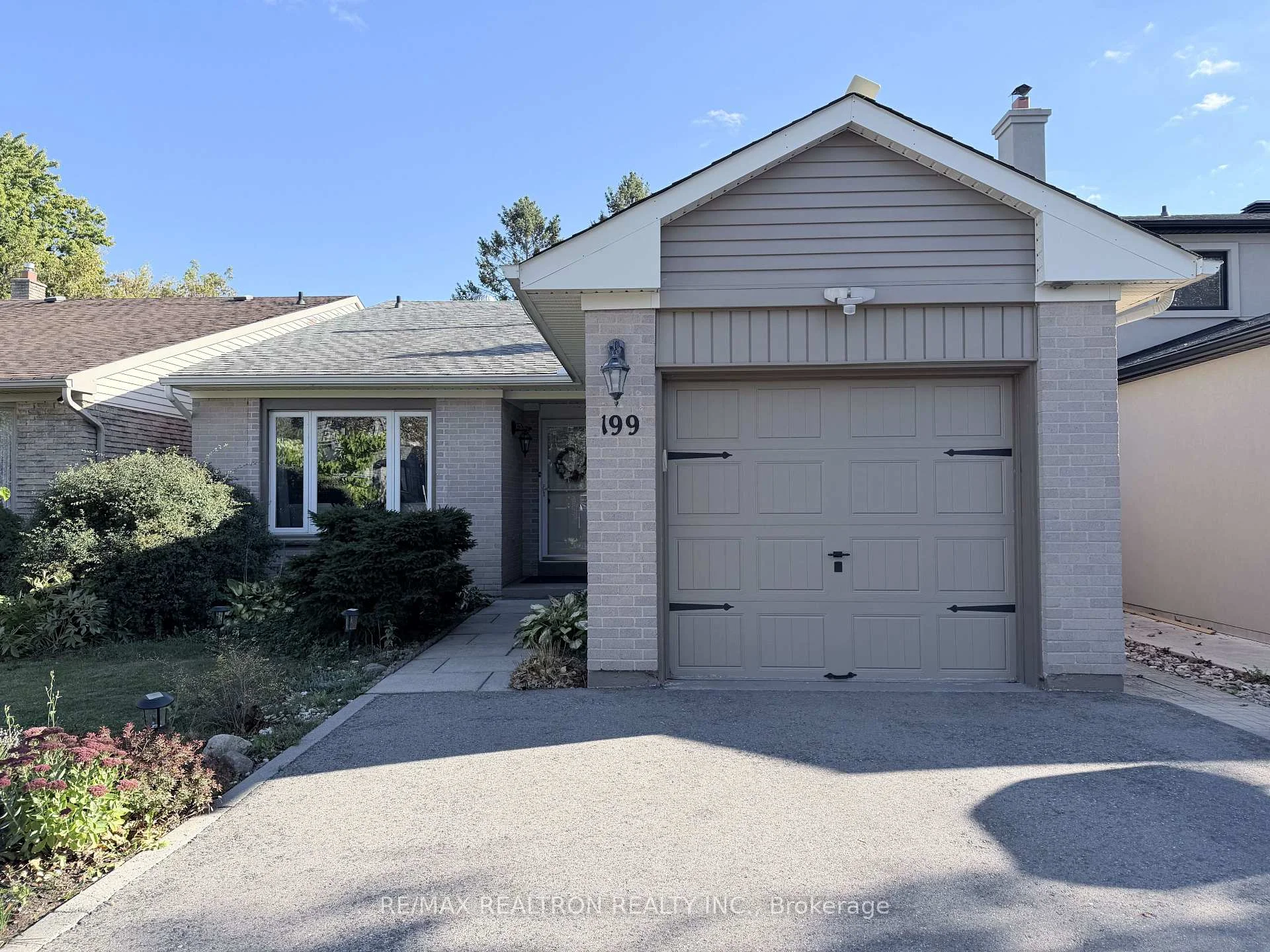 Photo 2 of 199 Weldrick Road W, Richmond Hill, North Richvale — HOMEH