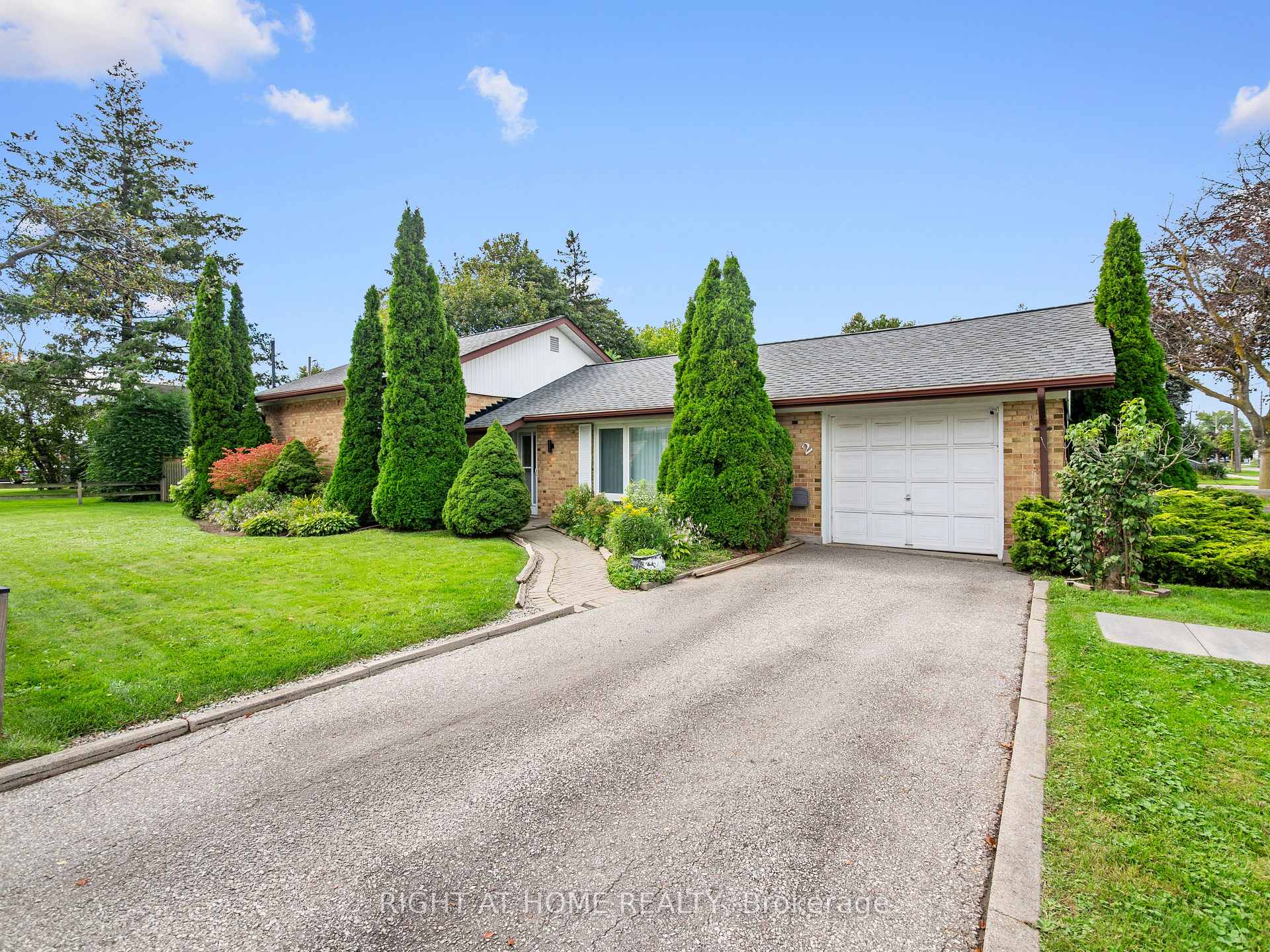 Photo 1 of 2 Leavenworth Crescent, Etobicoke, Markland Wood — HOMEH