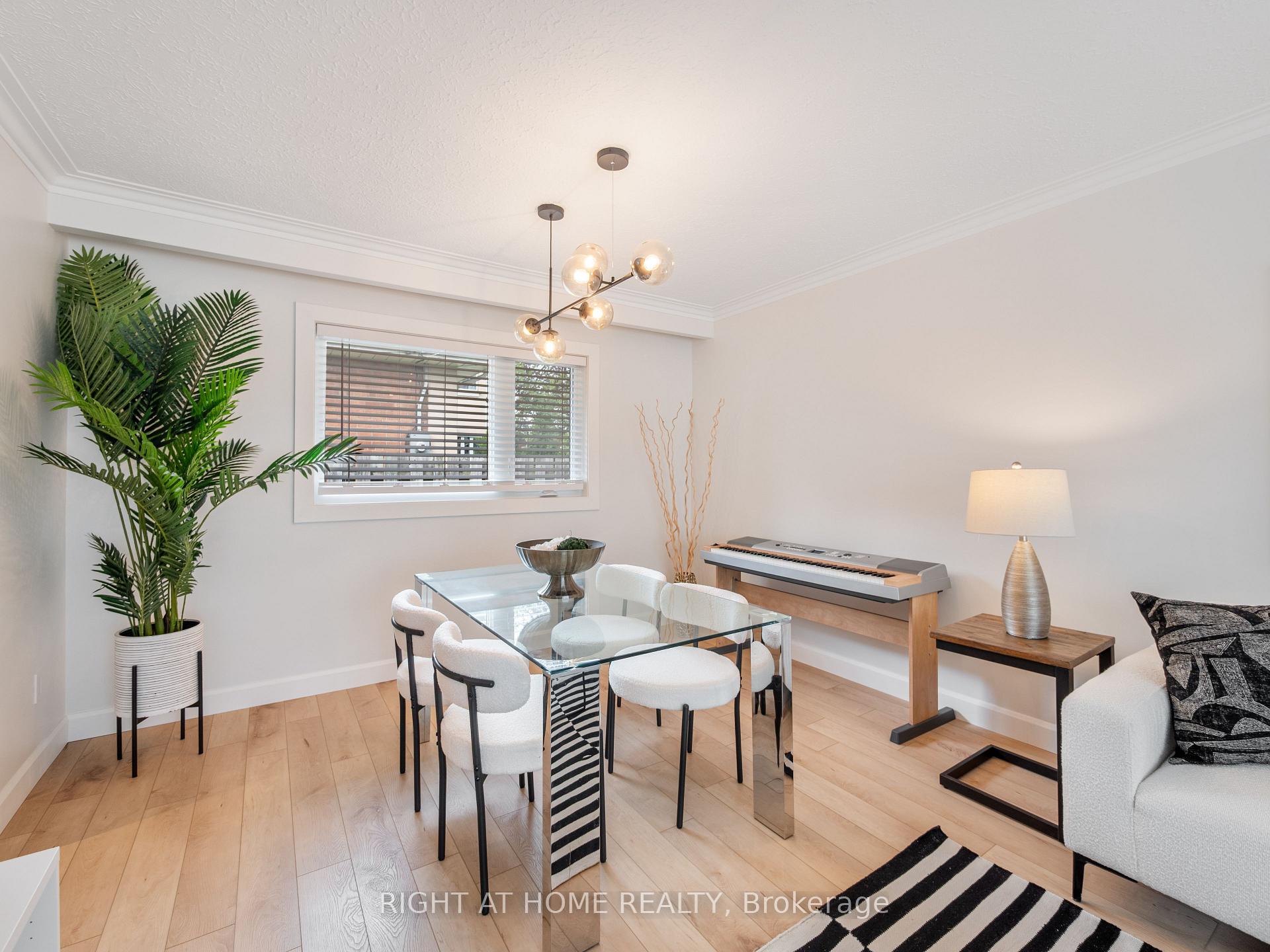 Photo 8 of 2 Leavenworth Crescent, Etobicoke, Markland Wood — HOMEH