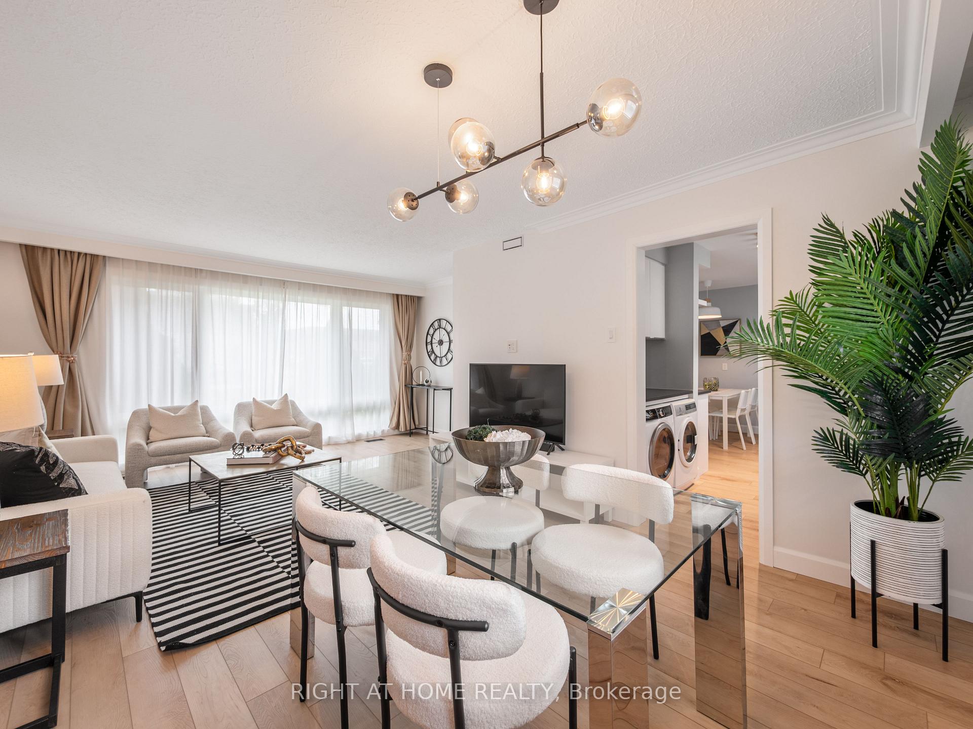 Photo 9 of 2 Leavenworth Crescent, Etobicoke, Markland Wood — HOMEH