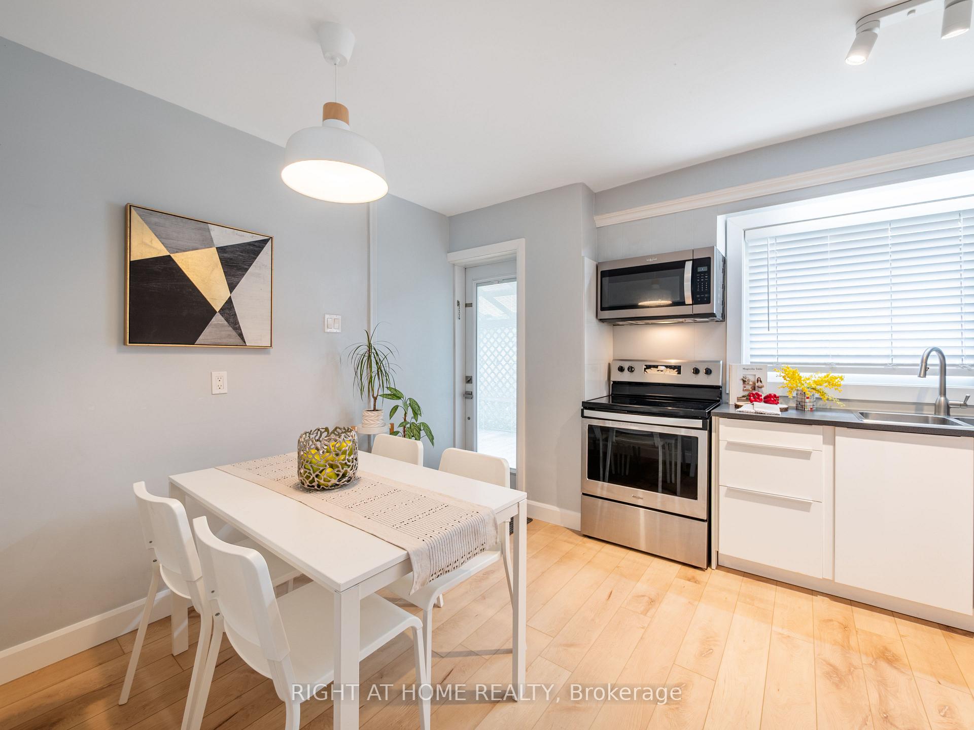 Photo 13 of 2 Leavenworth Crescent, Etobicoke, Markland Wood — HOMEH