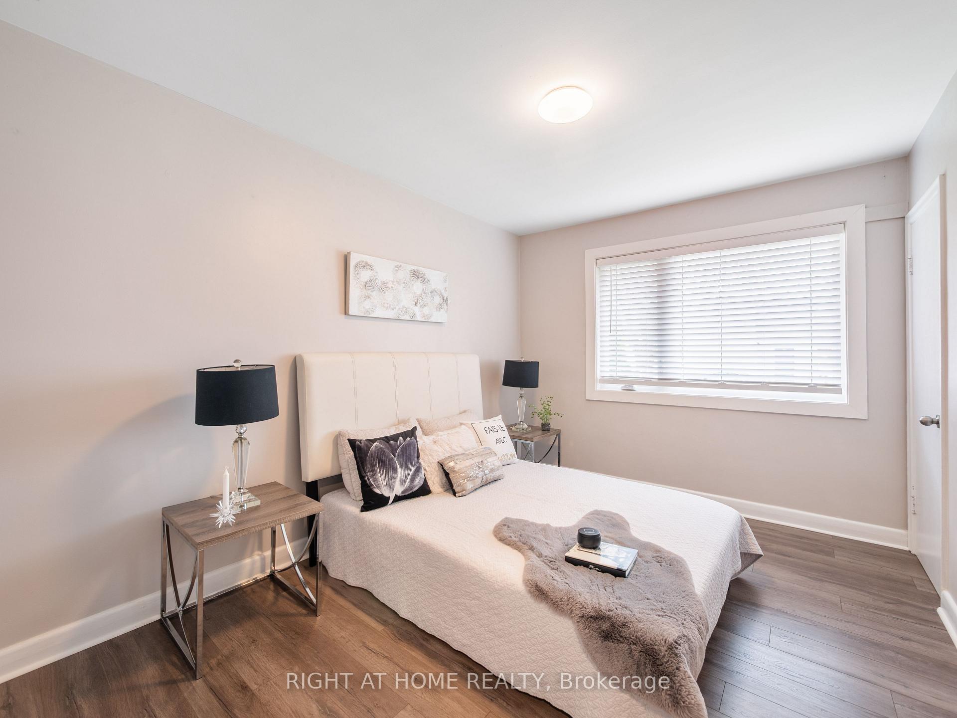 Photo 16 of 2 Leavenworth Crescent, Etobicoke, Markland Wood — HOMEH