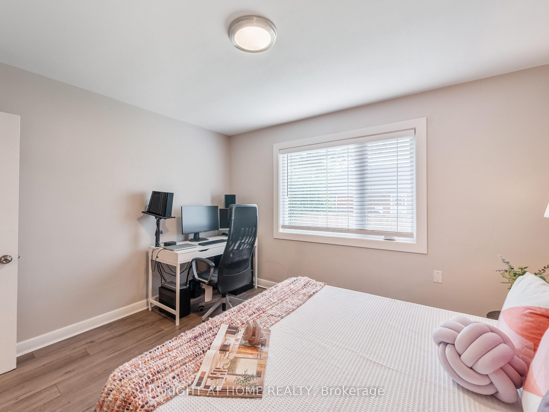 Photo 19 of 2 Leavenworth Crescent, Etobicoke, Markland Wood — HOMEH