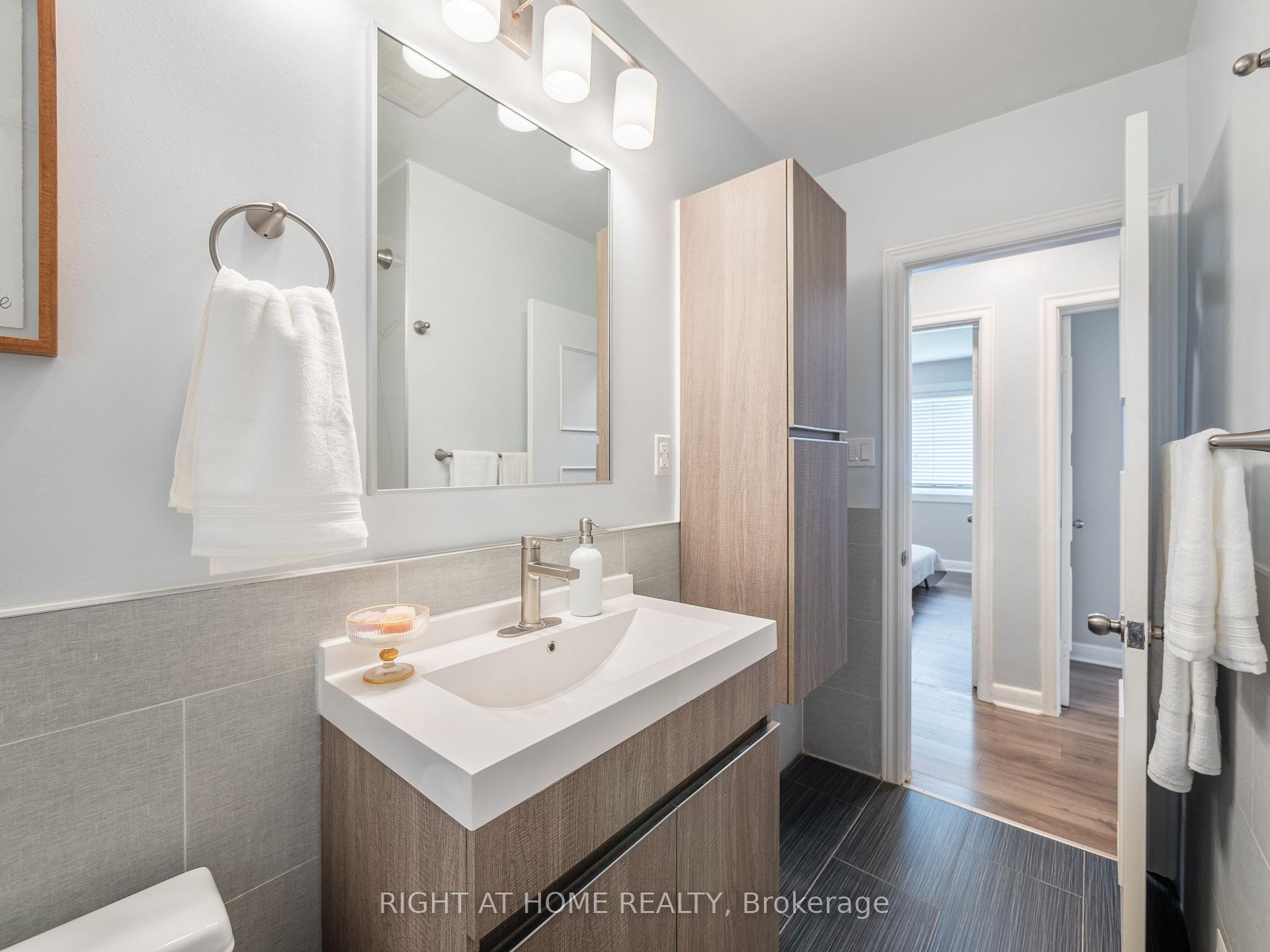 Photo 20 of 2 Leavenworth Crescent, Etobicoke, Markland Wood — HOMEH
