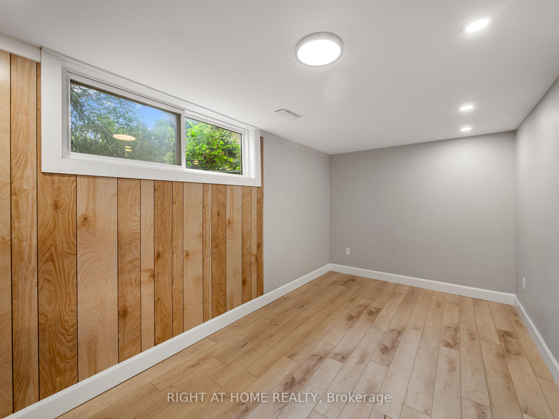 Photo 23 of 2 Leavenworth Crescent, Etobicoke, Markland Wood — HOMEH
