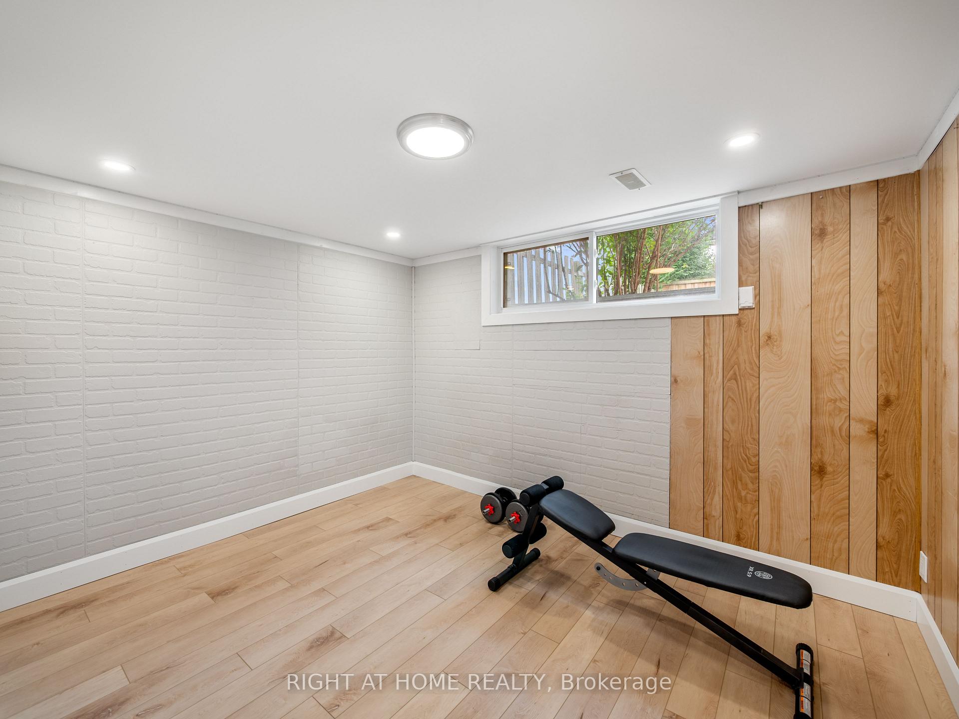 Photo 24 of 2 Leavenworth Crescent, Etobicoke, Markland Wood — HOMEH