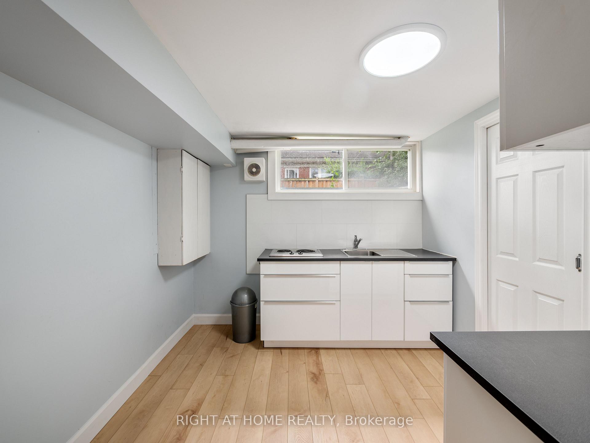 Photo 25 of 2 Leavenworth Crescent, Etobicoke, Markland Wood — HOMEH