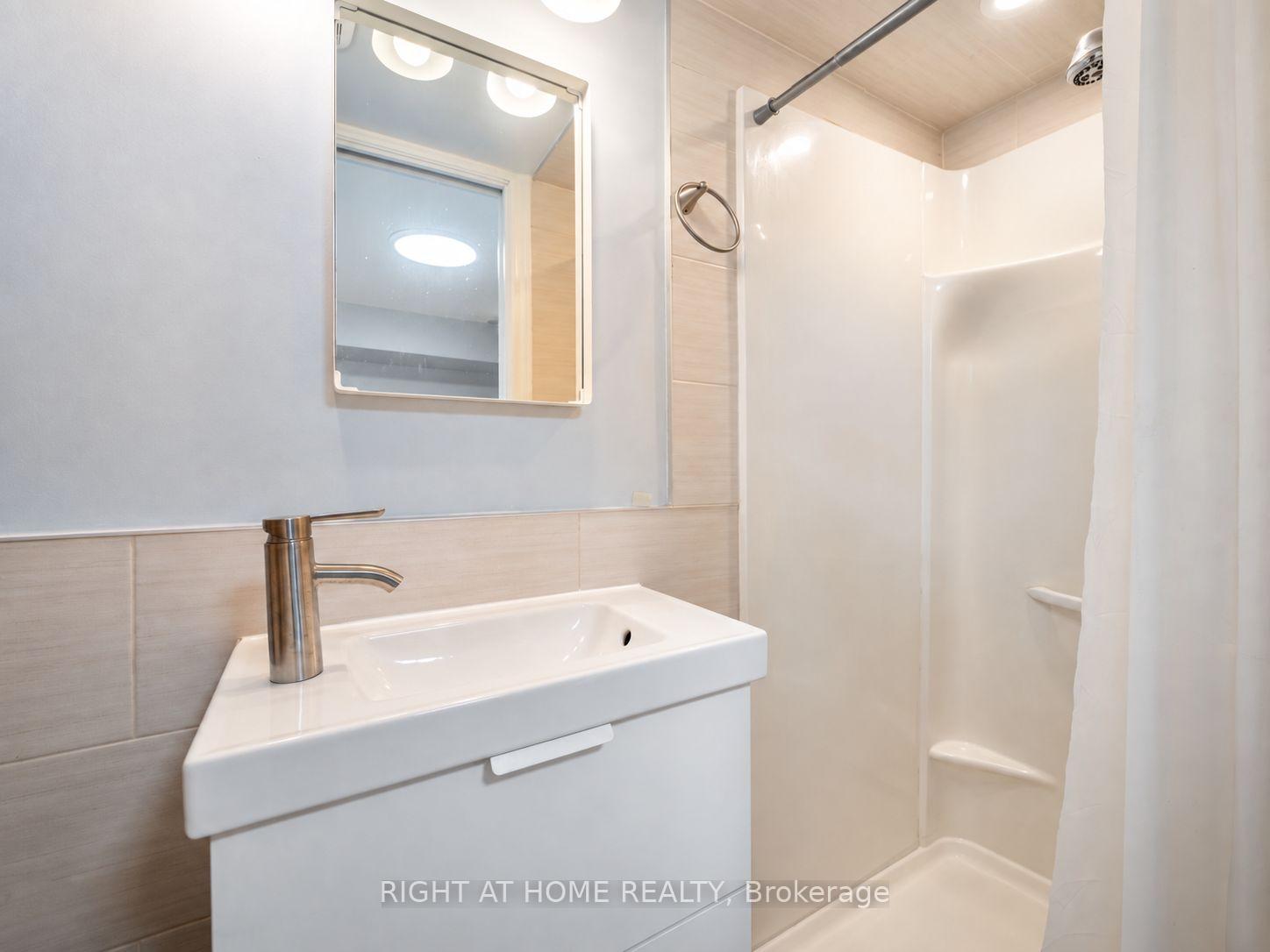 Photo 27 of 2 Leavenworth Crescent, Etobicoke, Markland Wood — HOMEH