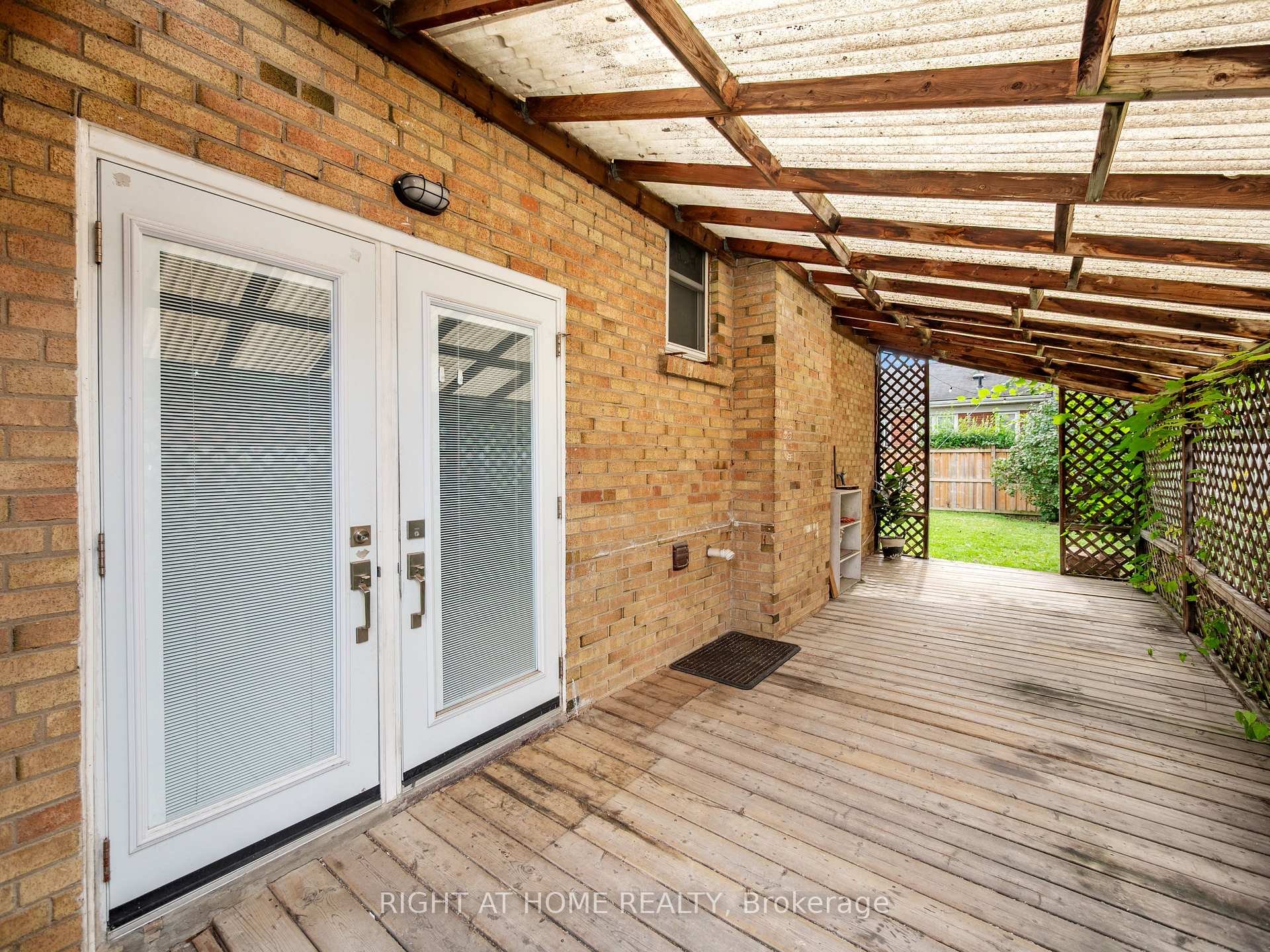 Photo 28 of 2 Leavenworth Crescent, Etobicoke, Markland Wood — HOMEH