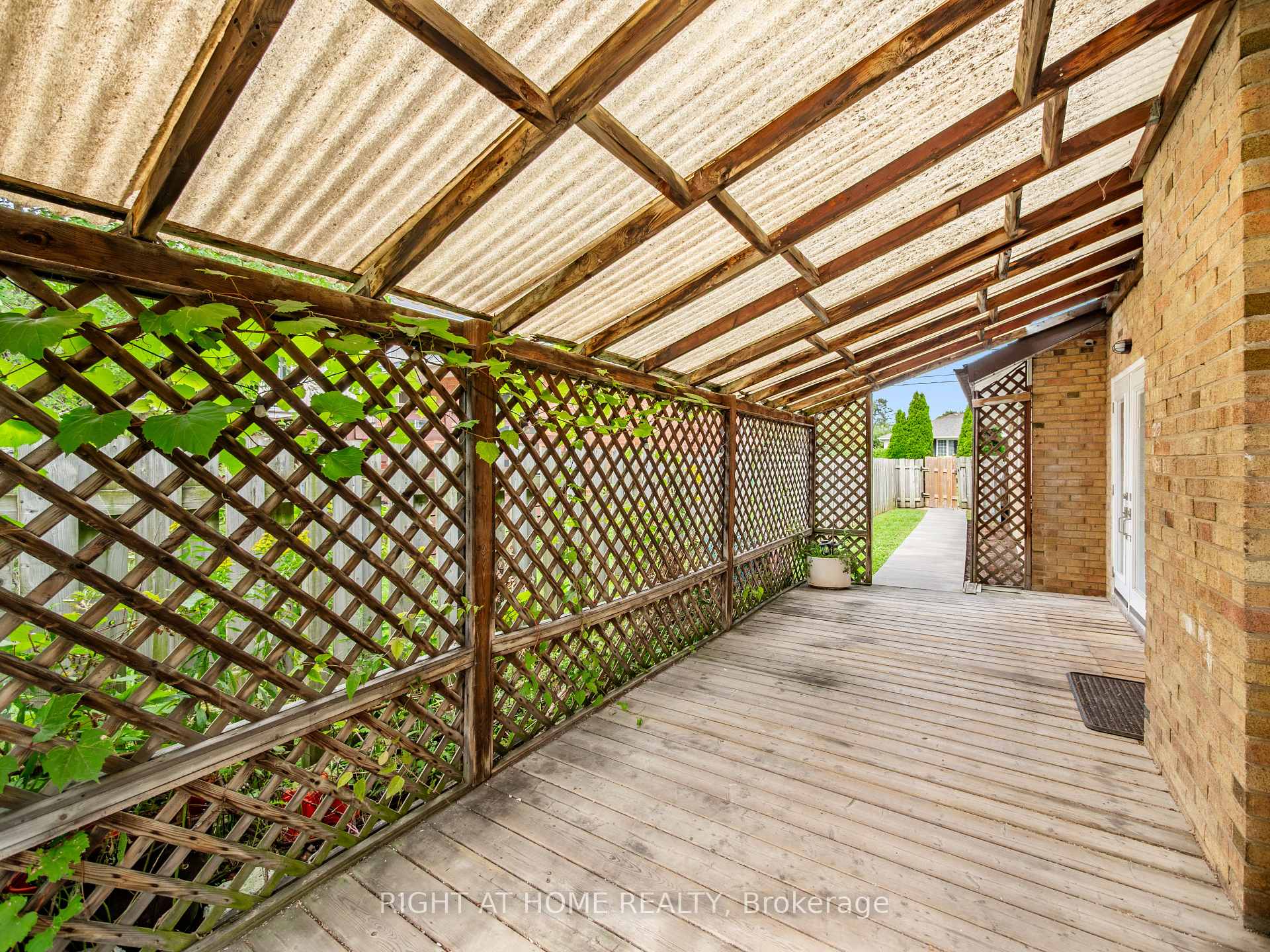 Photo 29 of 2 Leavenworth Crescent, Etobicoke, Markland Wood — HOMEH