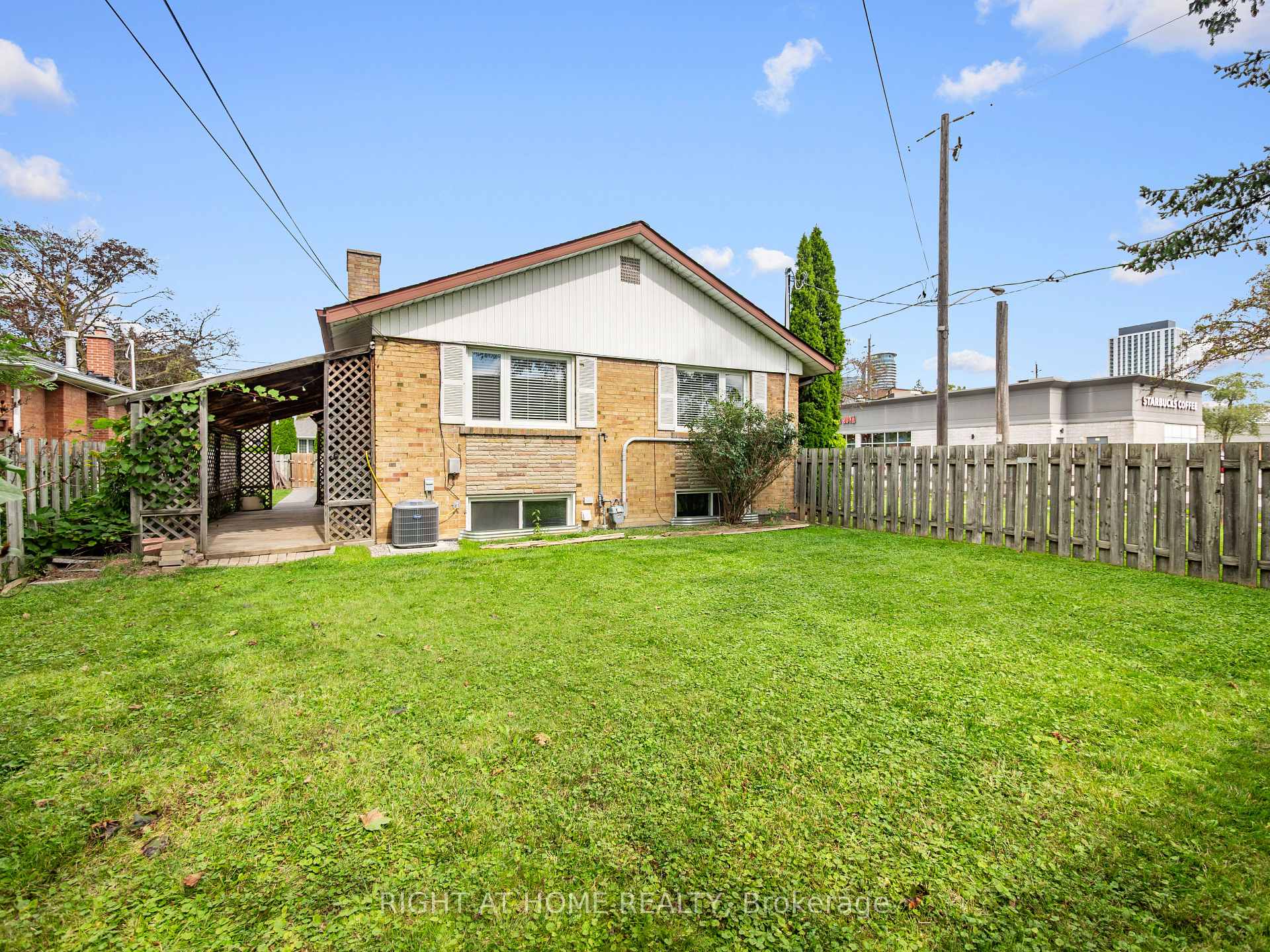 Photo 30 of 2 Leavenworth Crescent, Etobicoke, Markland Wood — HOMEH
