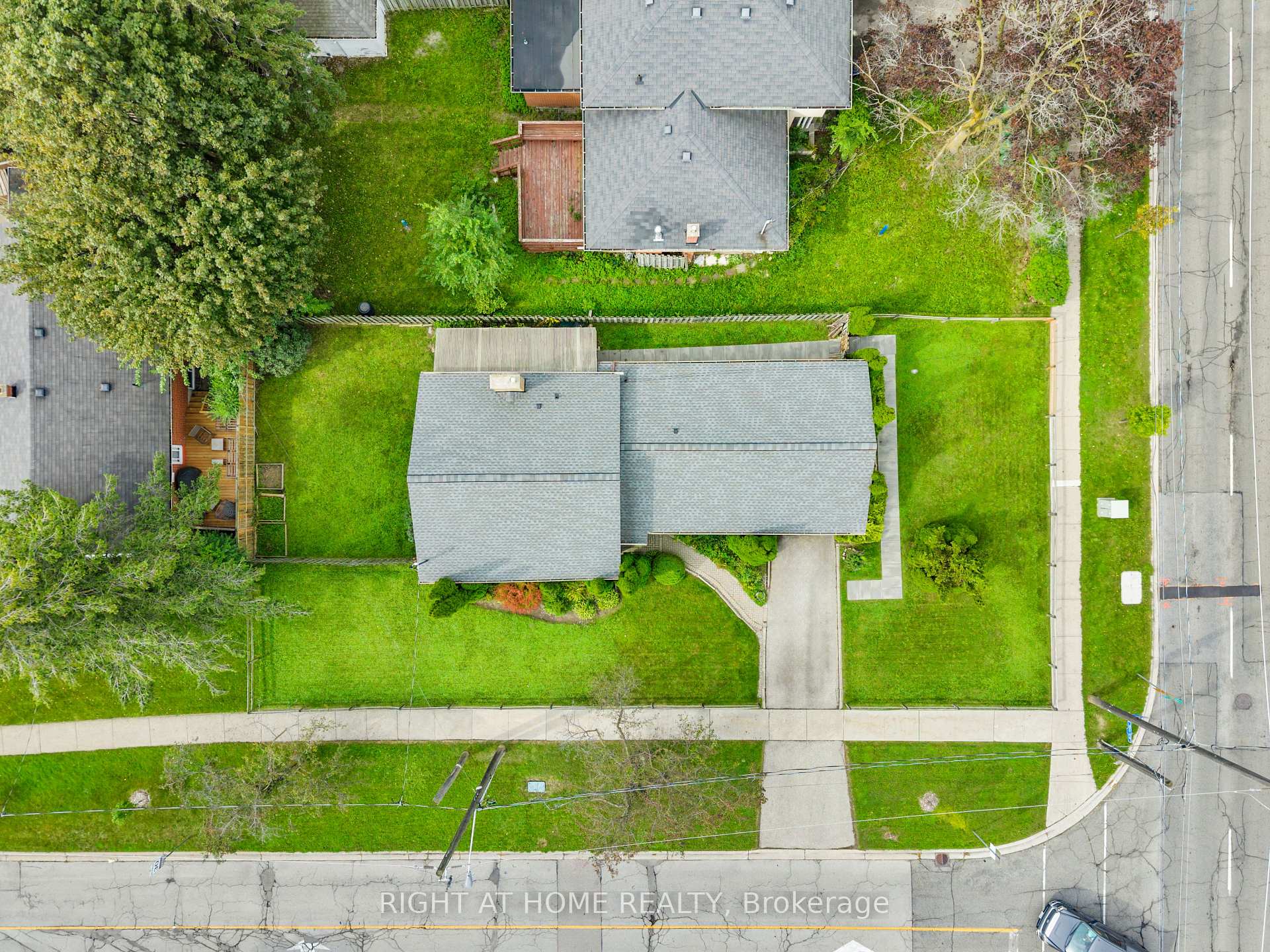 Photo 33 of 2 Leavenworth Crescent, Etobicoke, Markland Wood — HOMEH