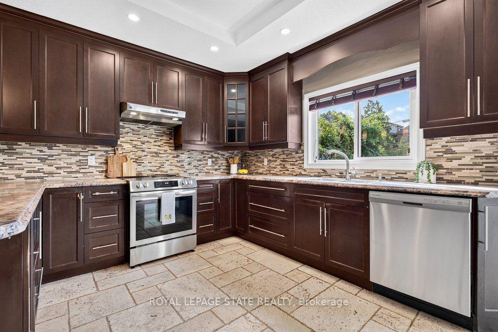 Photo 21 of 23 Garfield Avenue N, Hamilton, Stipley — HOMEH
