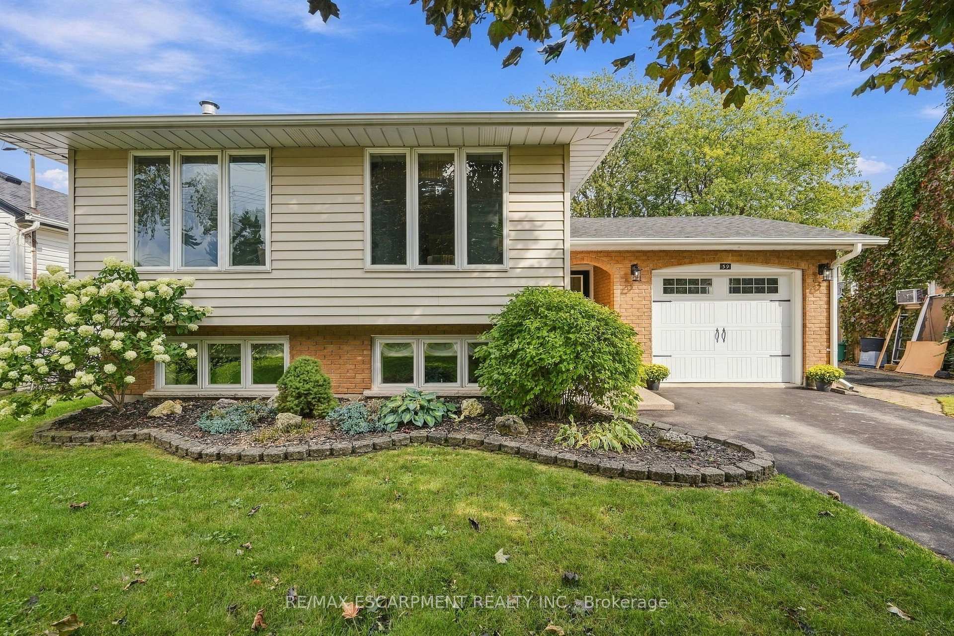 Photo 2 of 39 Rosemount Avenue, Port Colborne, Sugarloaf — HOMEH