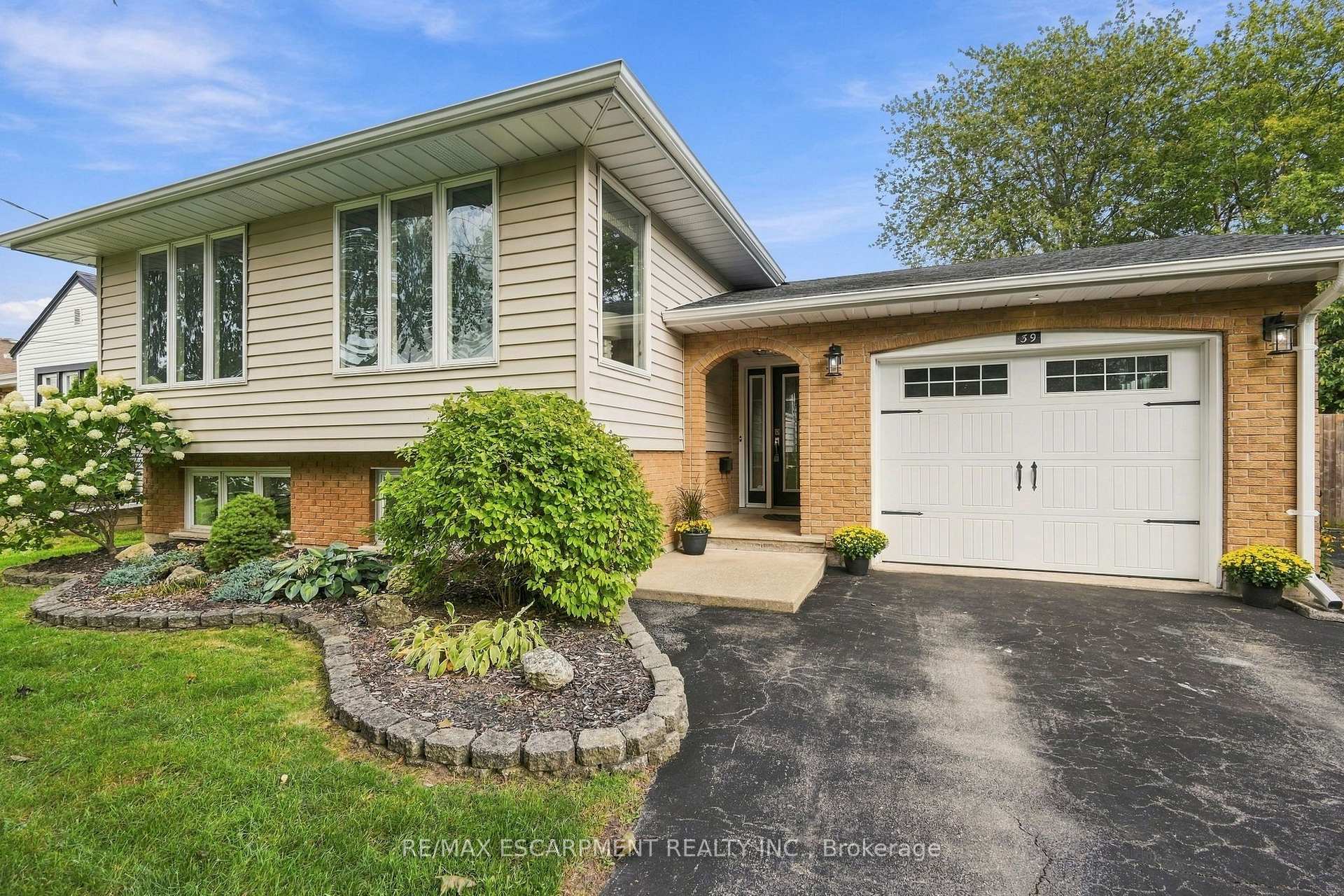 Photo 3 of 39 Rosemount Avenue, Port Colborne, Sugarloaf — HOMEH