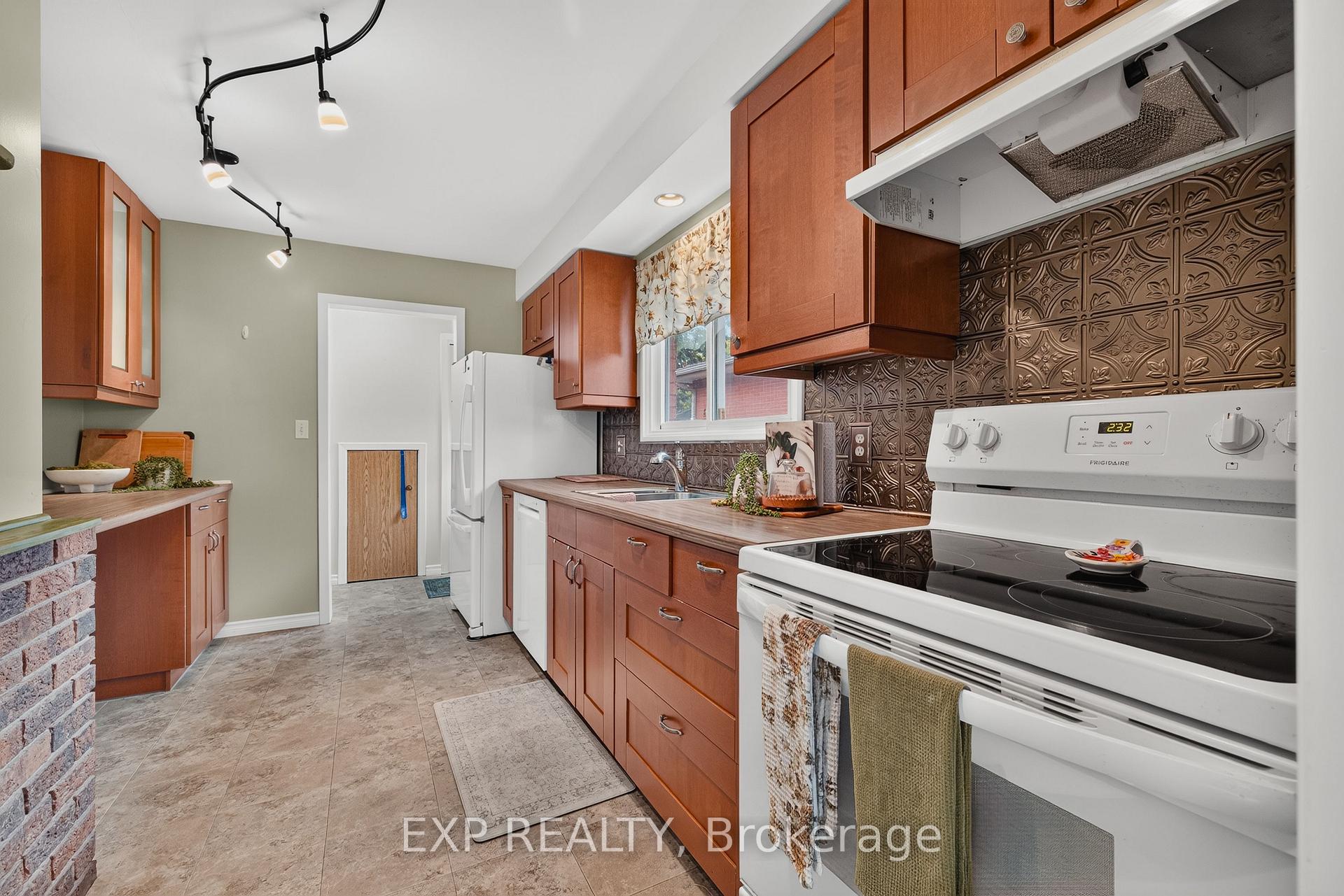 Photo 13 of 1393 Pineview Avenue, Cambridge, Lang's Farm — HOMEH
