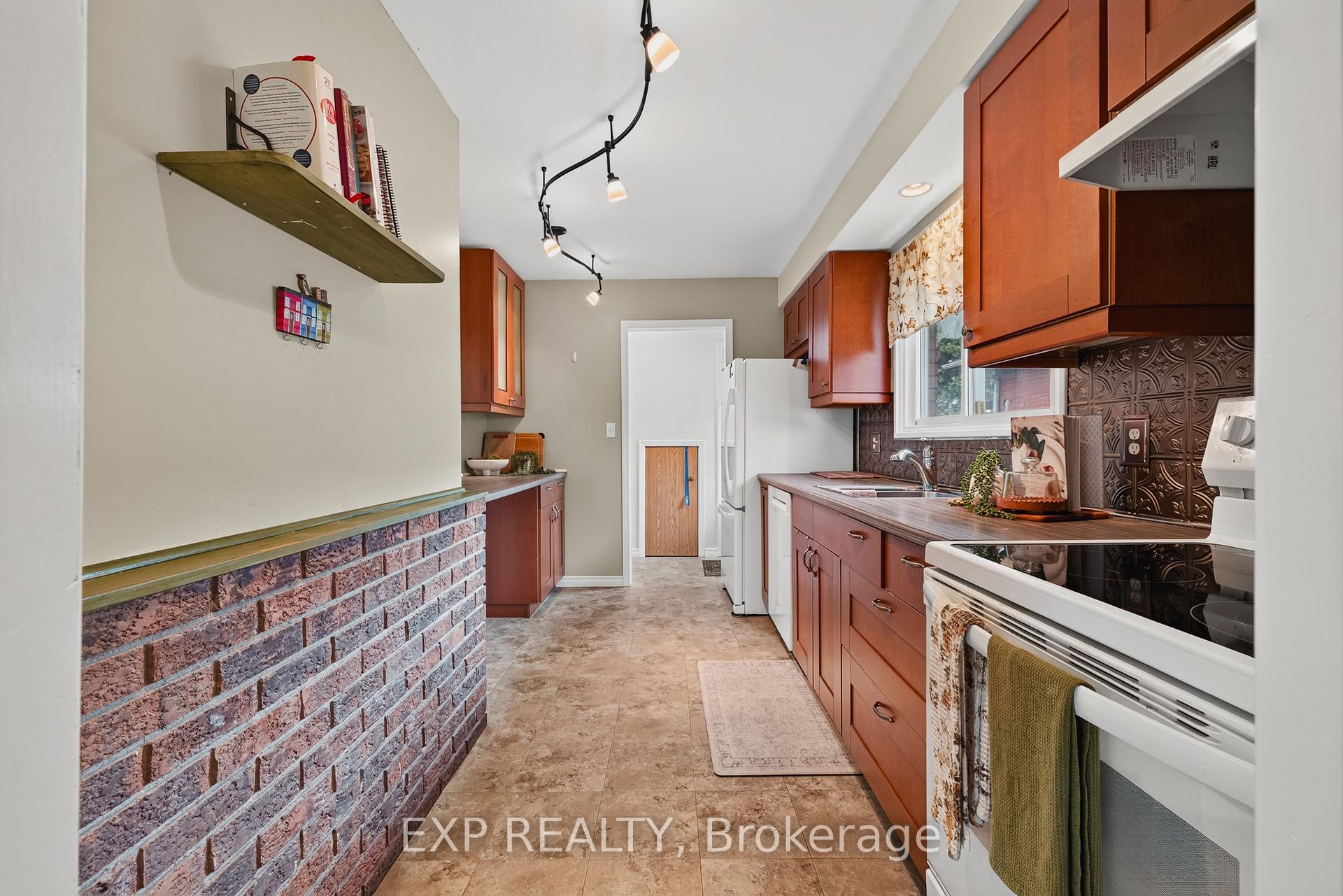 Photo 14 of 1393 Pineview Avenue, Cambridge, Lang's Farm — HOMEH