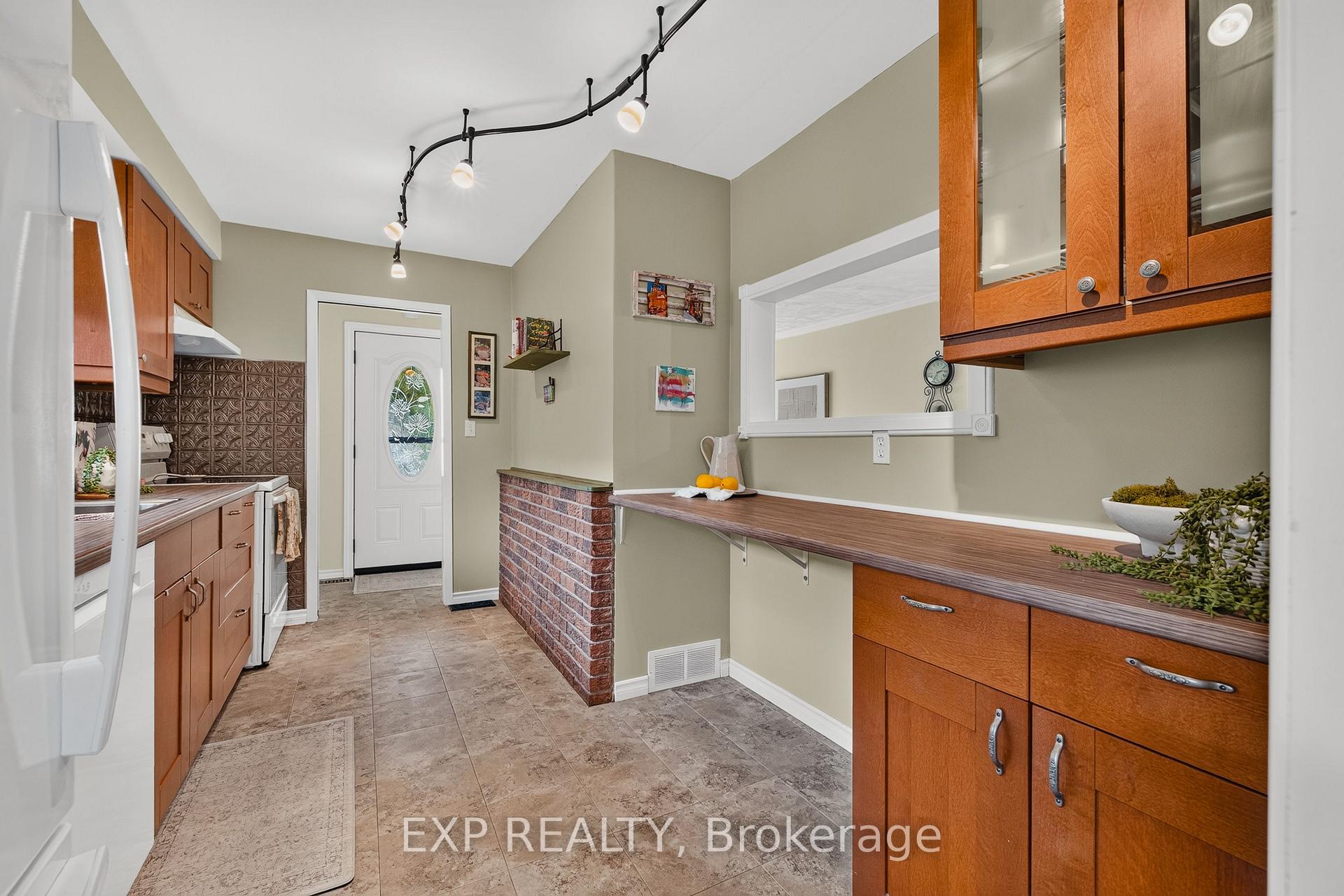 Photo 15 of 1393 Pineview Avenue, Cambridge, Lang's Farm — HOMEH