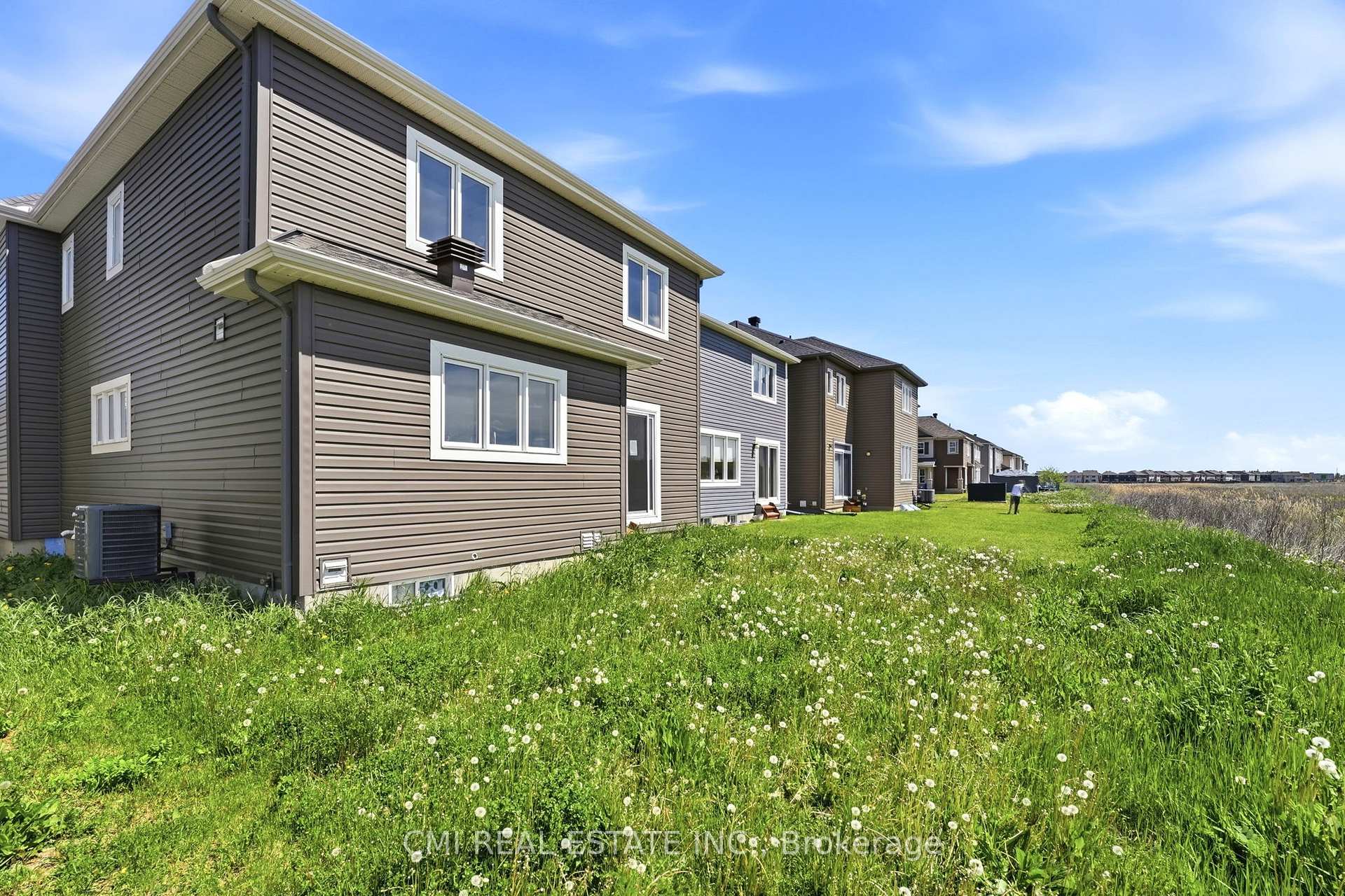 Photo 40 of 325 Sweetclover Way, Ottawa, Avalon West — HOMEH