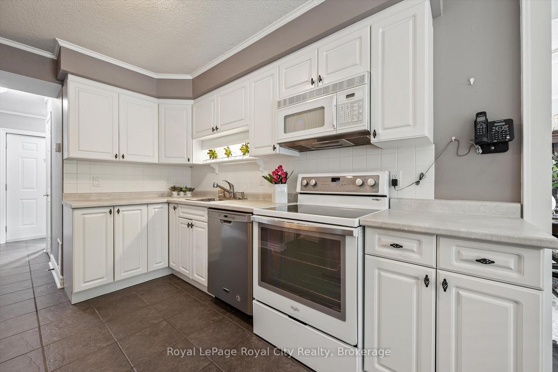 Photo 10 of Unit 2, 30 Green Valley Drive, Kitchener, Pioneer Park — HOMEH