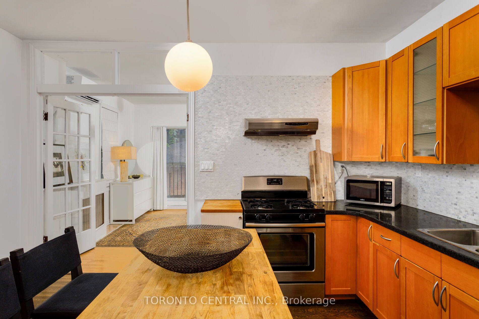 Photo 11 of 24 Manning Avenue, Toronto, Trinity-Bellwoods — HOMEH