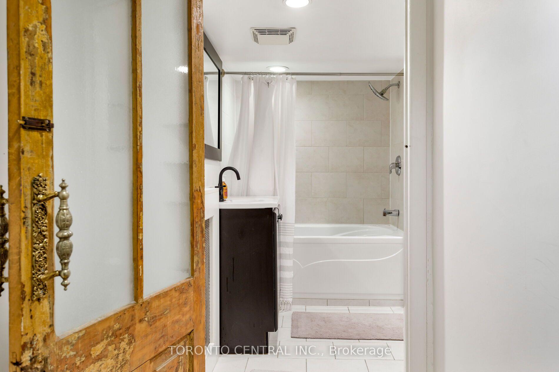 Photo 15 of 24 Manning Avenue, Toronto, Trinity-Bellwoods — HOMEH