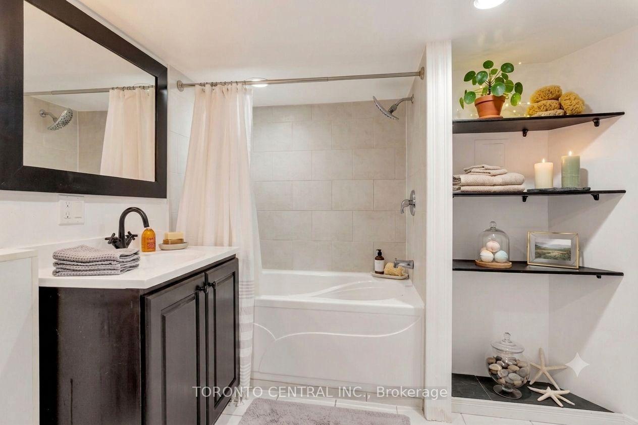 Photo 16 of 24 Manning Avenue, Toronto, Trinity-Bellwoods — HOMEH