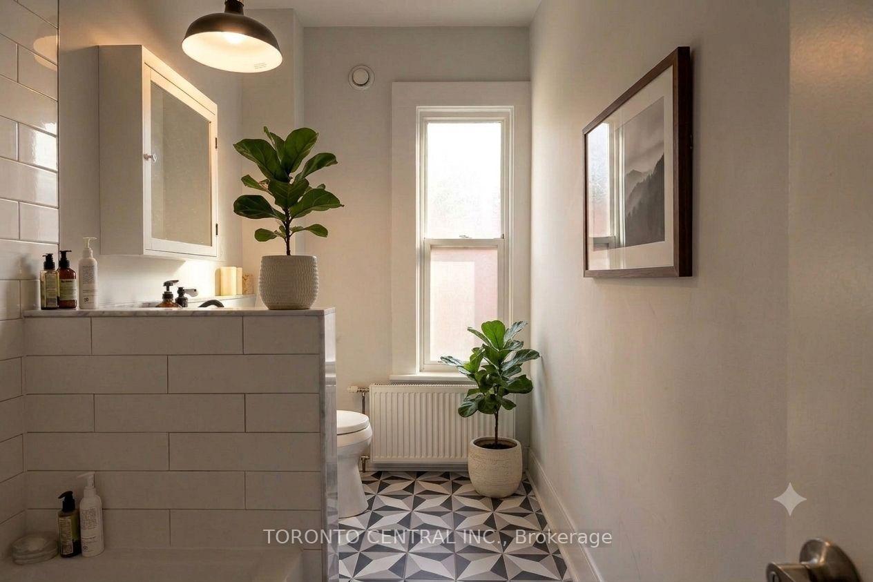 Photo 20 of 24 Manning Avenue, Toronto, Trinity-Bellwoods — HOMEH
