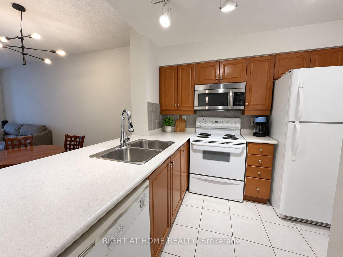 Photo 2 of Unit 308, 2511 Bloor Street W, Toronto, High Park-Swansea — HOMEH