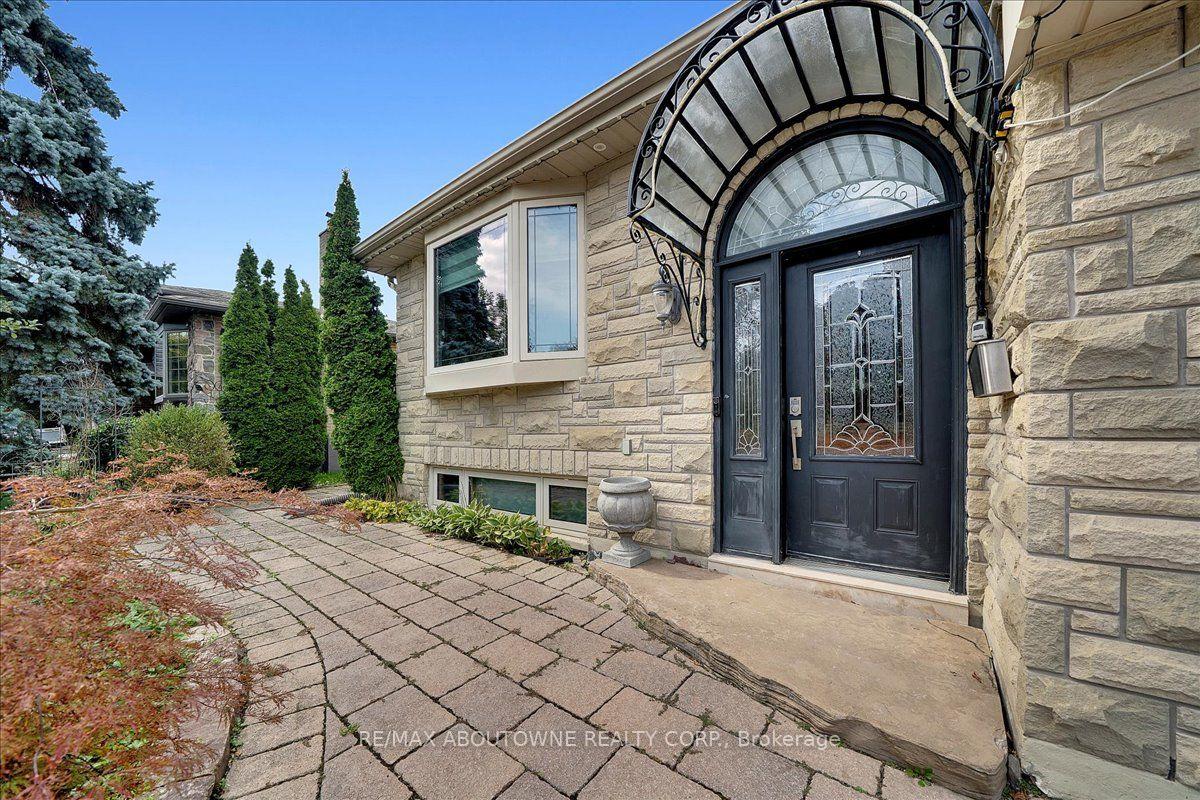 Photo 4 of 24 Golf View Drive, Brampton, Brampton East — HOMEH
