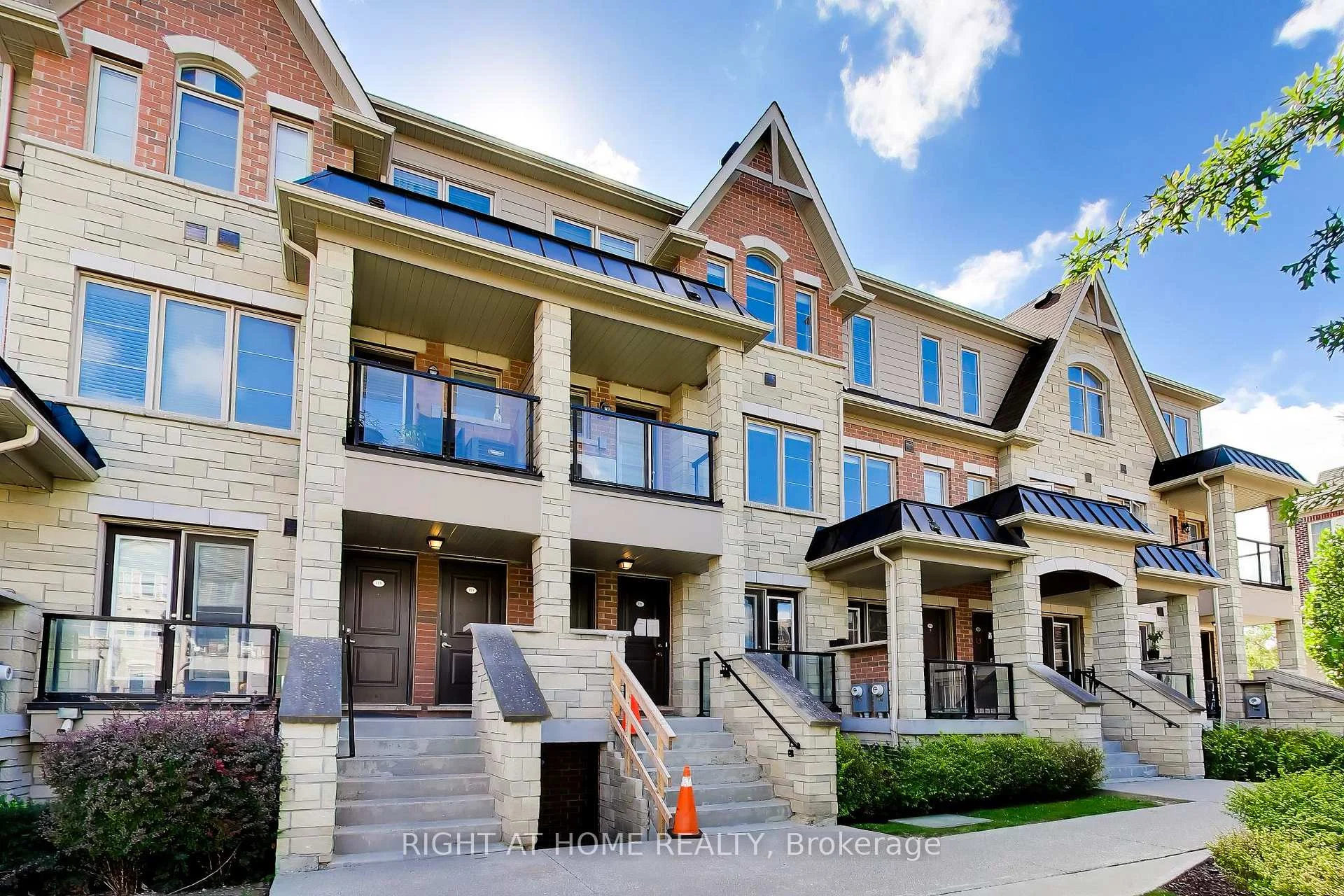 Photo 4 of Unit 191, 200 Veterans Drive, Brampton, Northwest Brampton — HOMEH