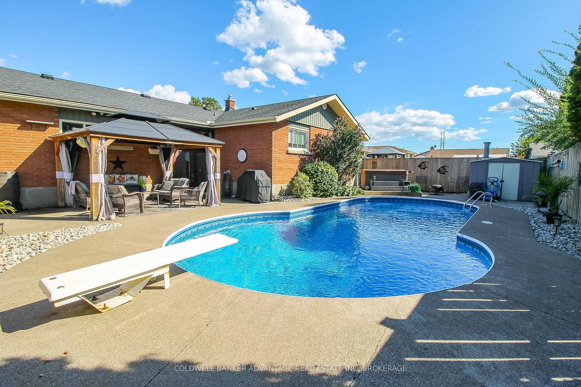 Photo 2 of 60 Gladys Avenue, Welland, Lincoln/Crowland — HOMEH