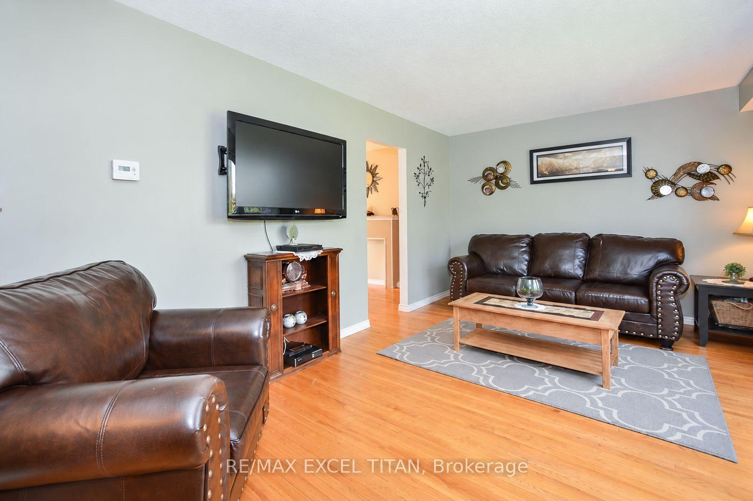 Photo 4 of 62 Delaware Avenue, Guelph, Victoria North — HOMEH