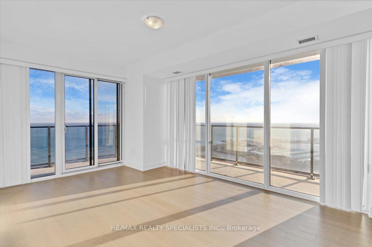 Photo of Unit 3210, 20 Shorebreeze Drive S